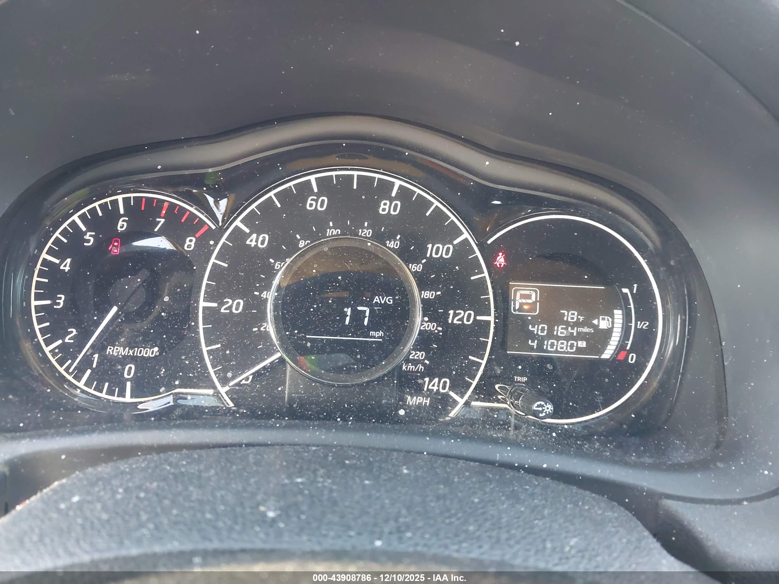NISSAN VERSA image 7