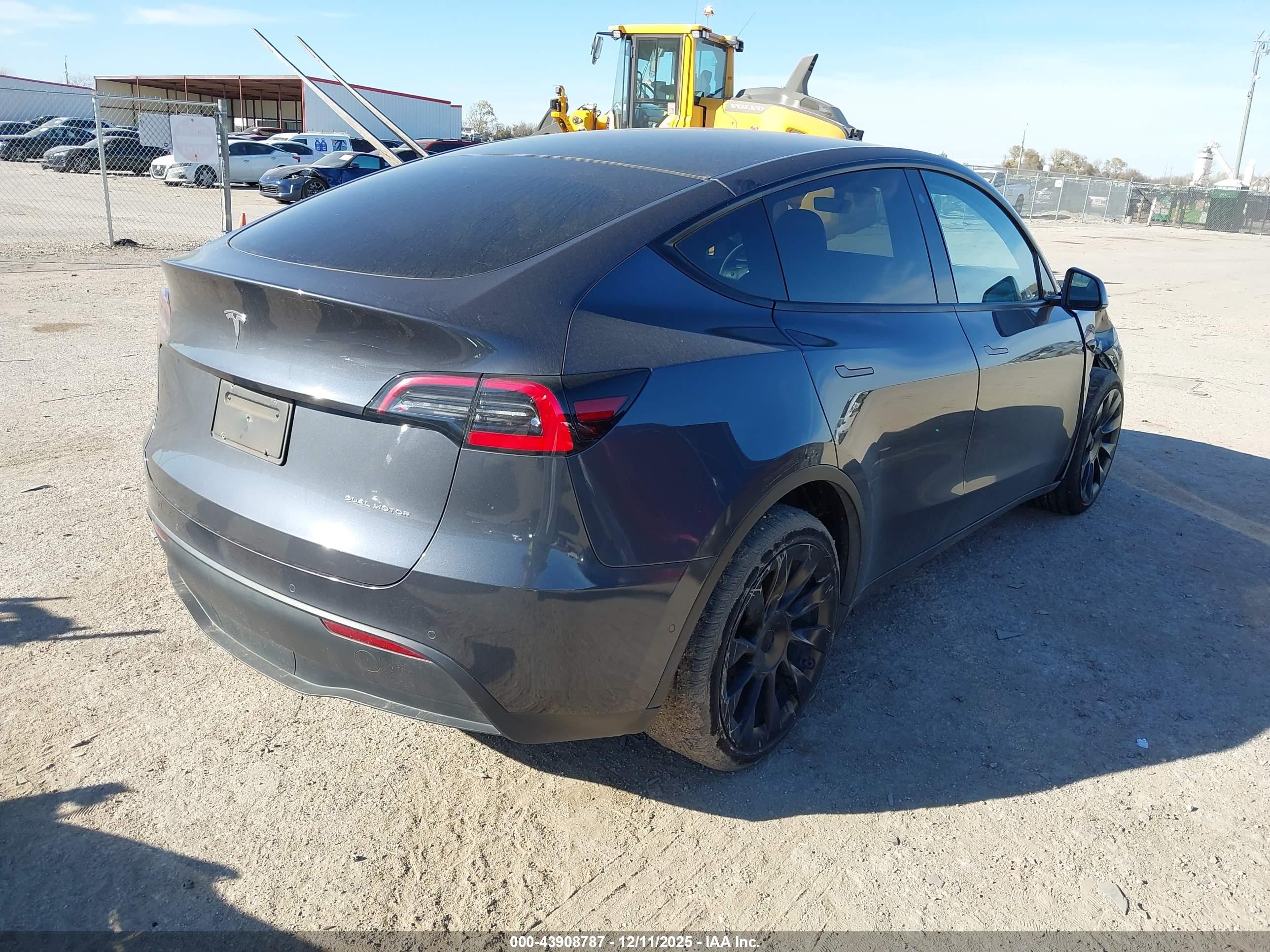 TESLA MODEL image 4