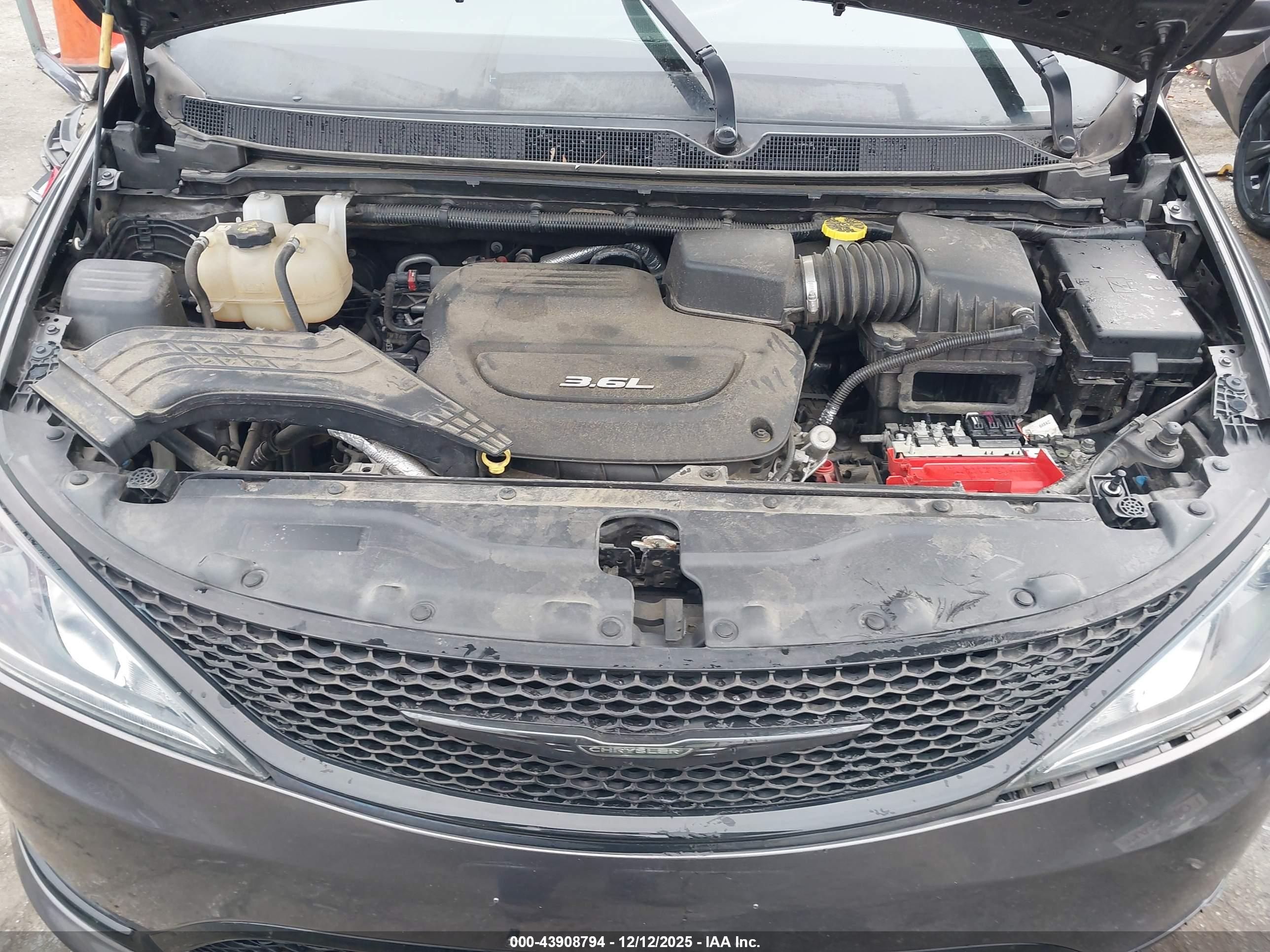 CHRYSLER PACIFICA image 10