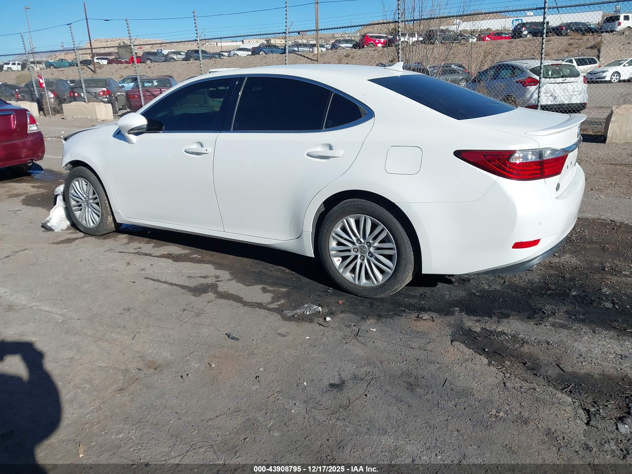 LEXUS ES image 3