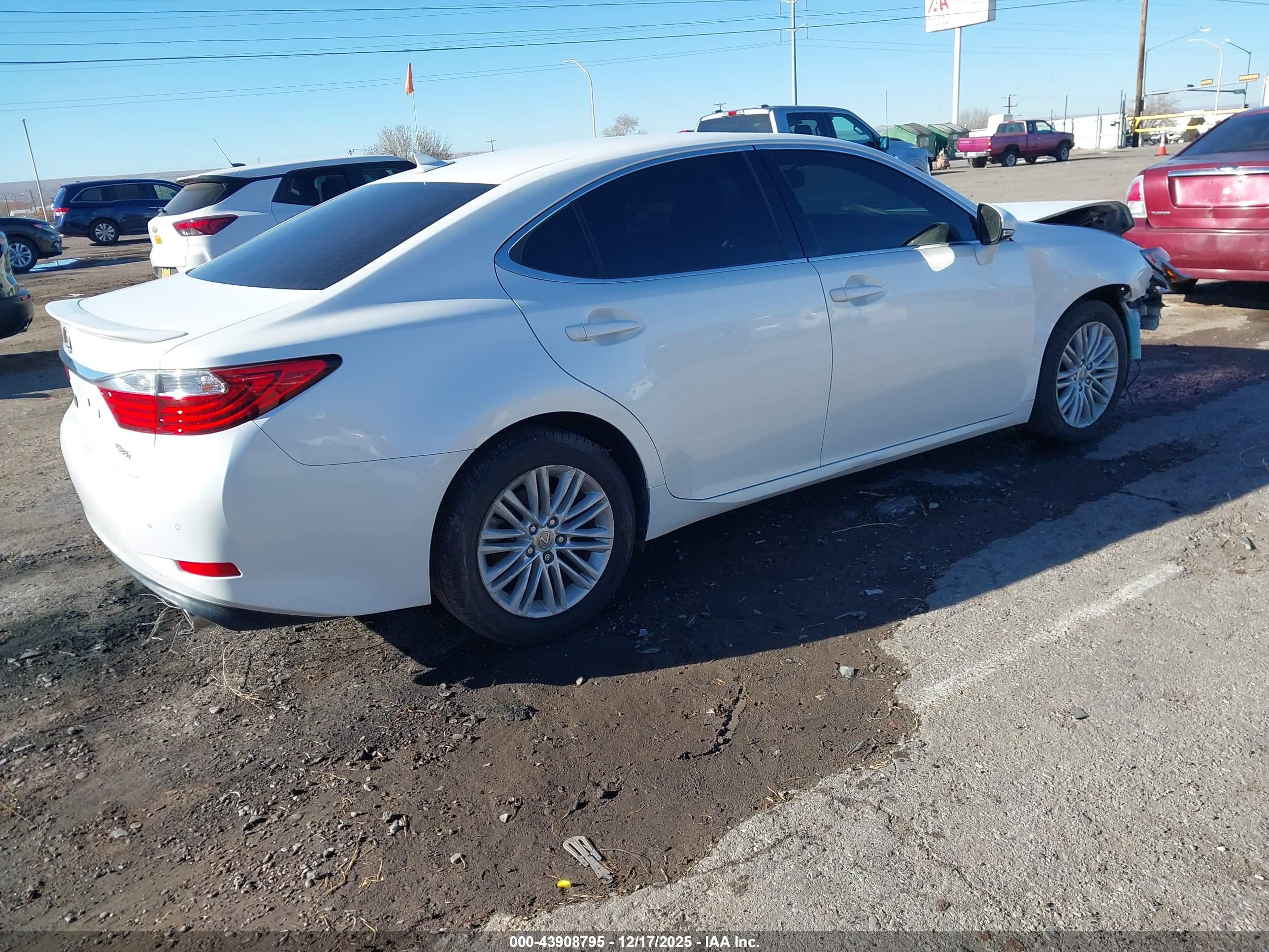 LEXUS ES image 4