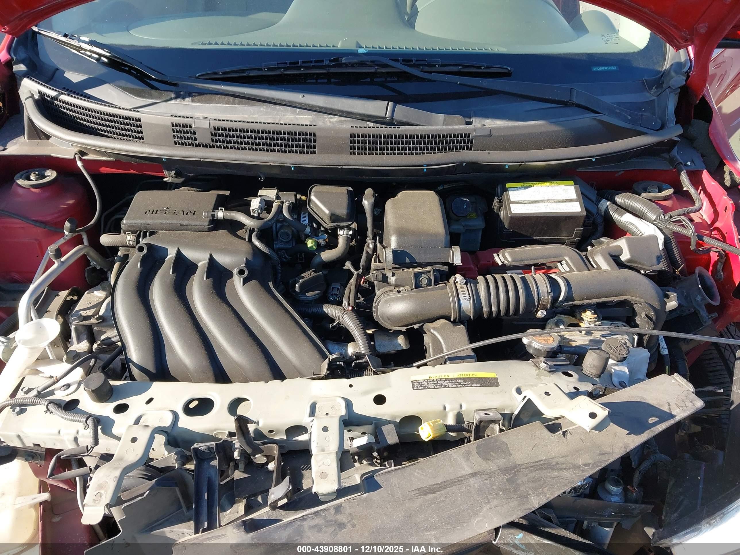 NISSAN VERSA image 10