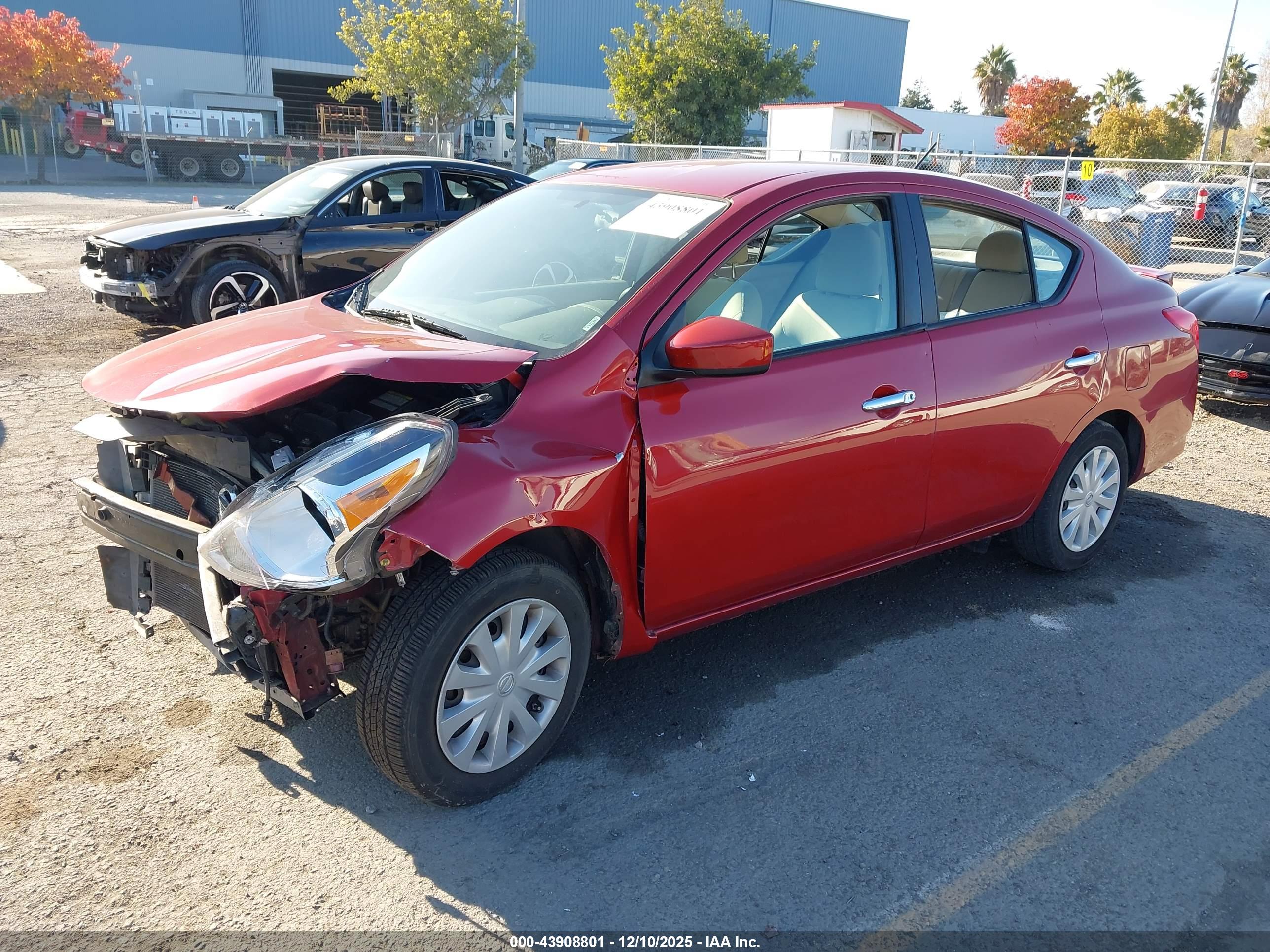 NISSAN VERSA image 2