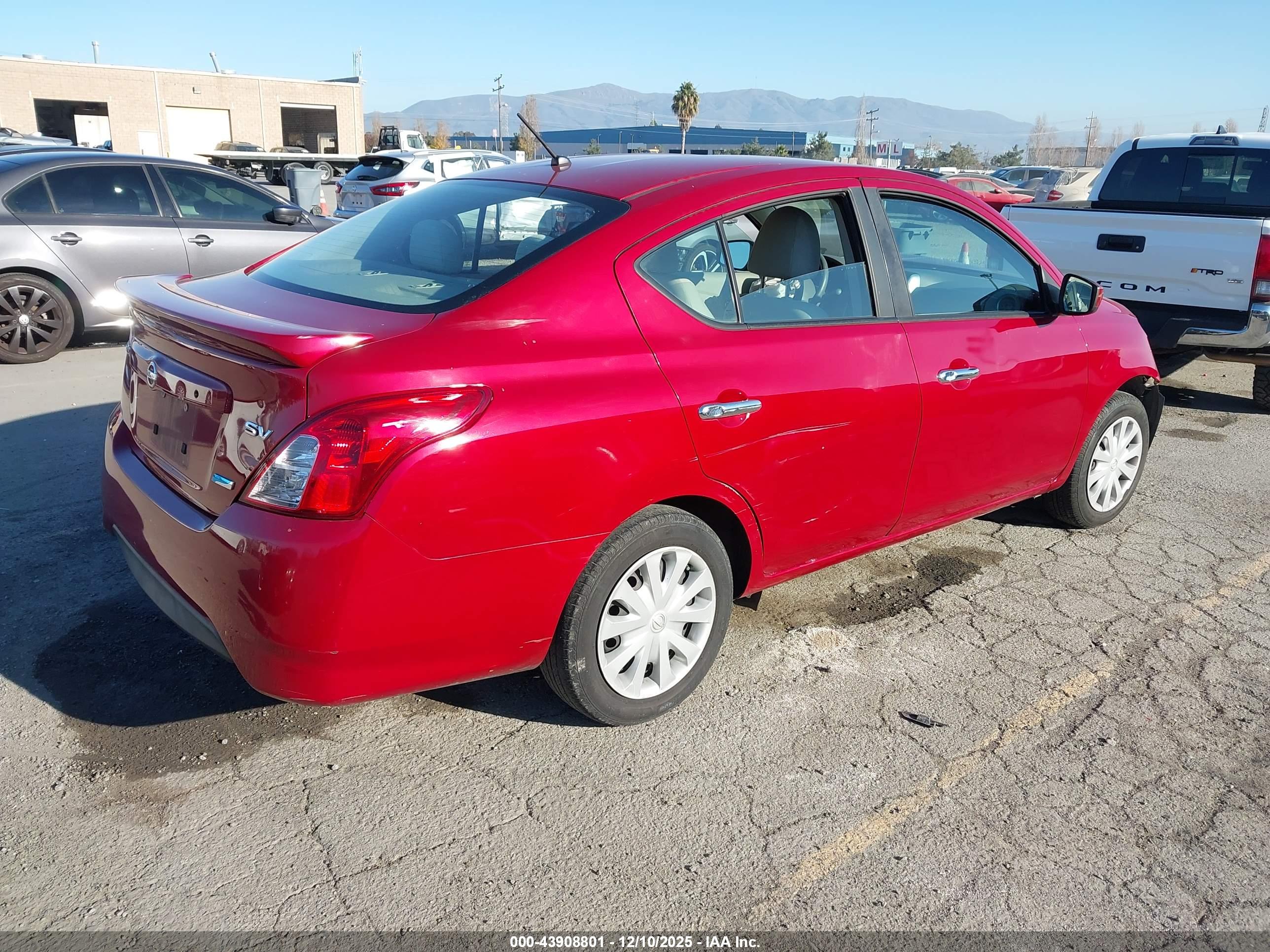 NISSAN VERSA image 4