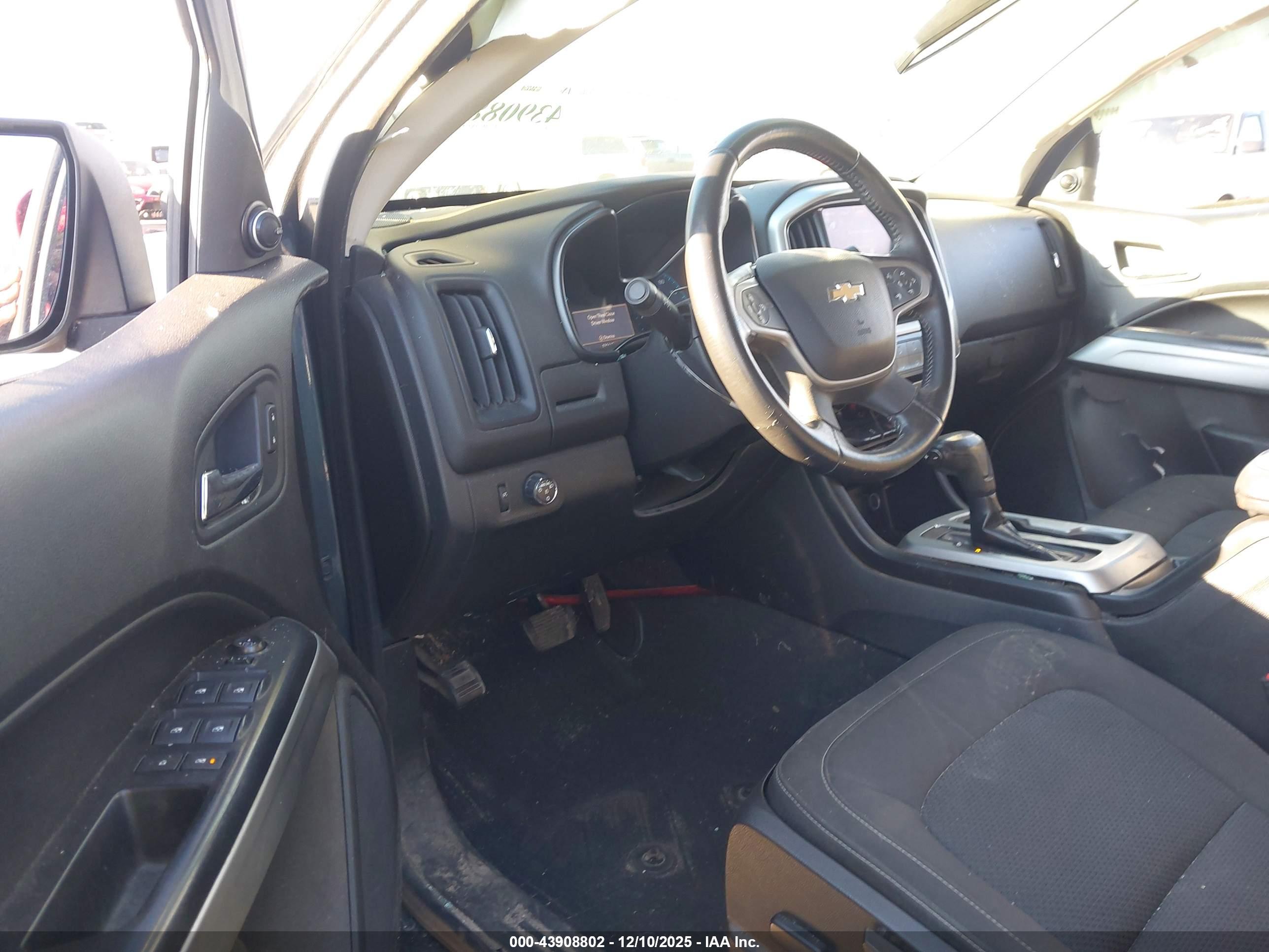 CHEVROLET COLORADO image 5
