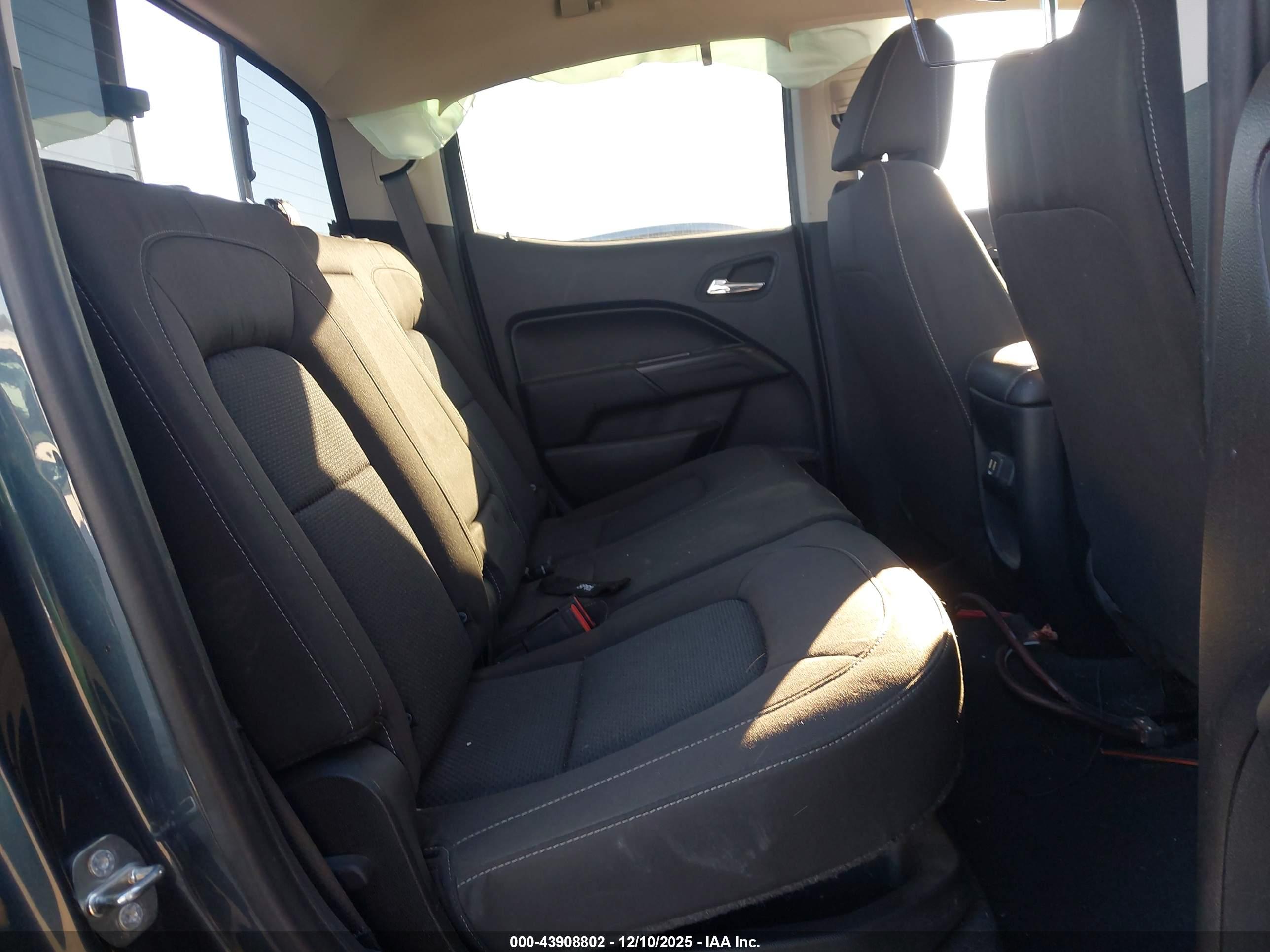 CHEVROLET COLORADO image 8