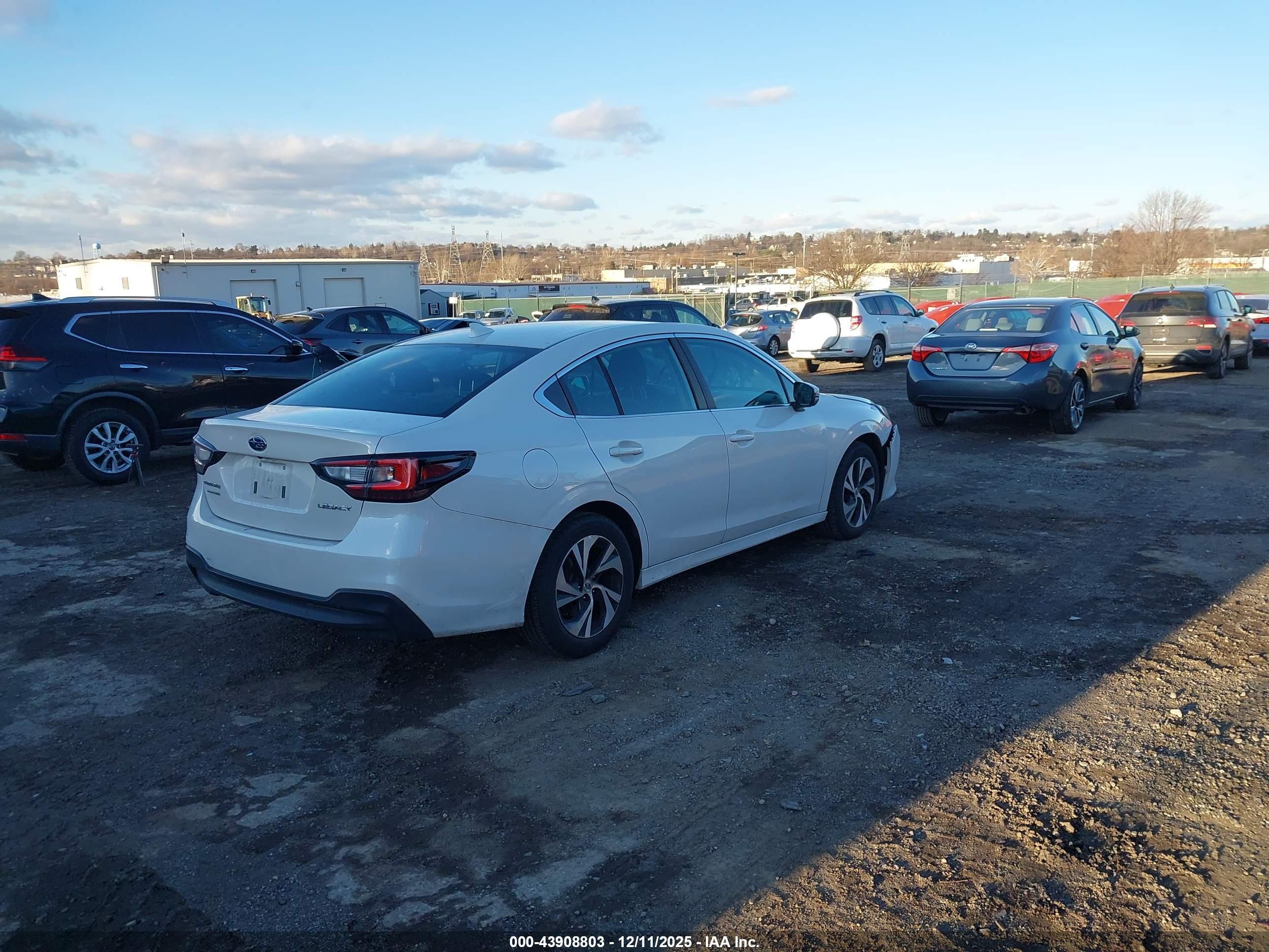 SUBARU LEGACY image 4