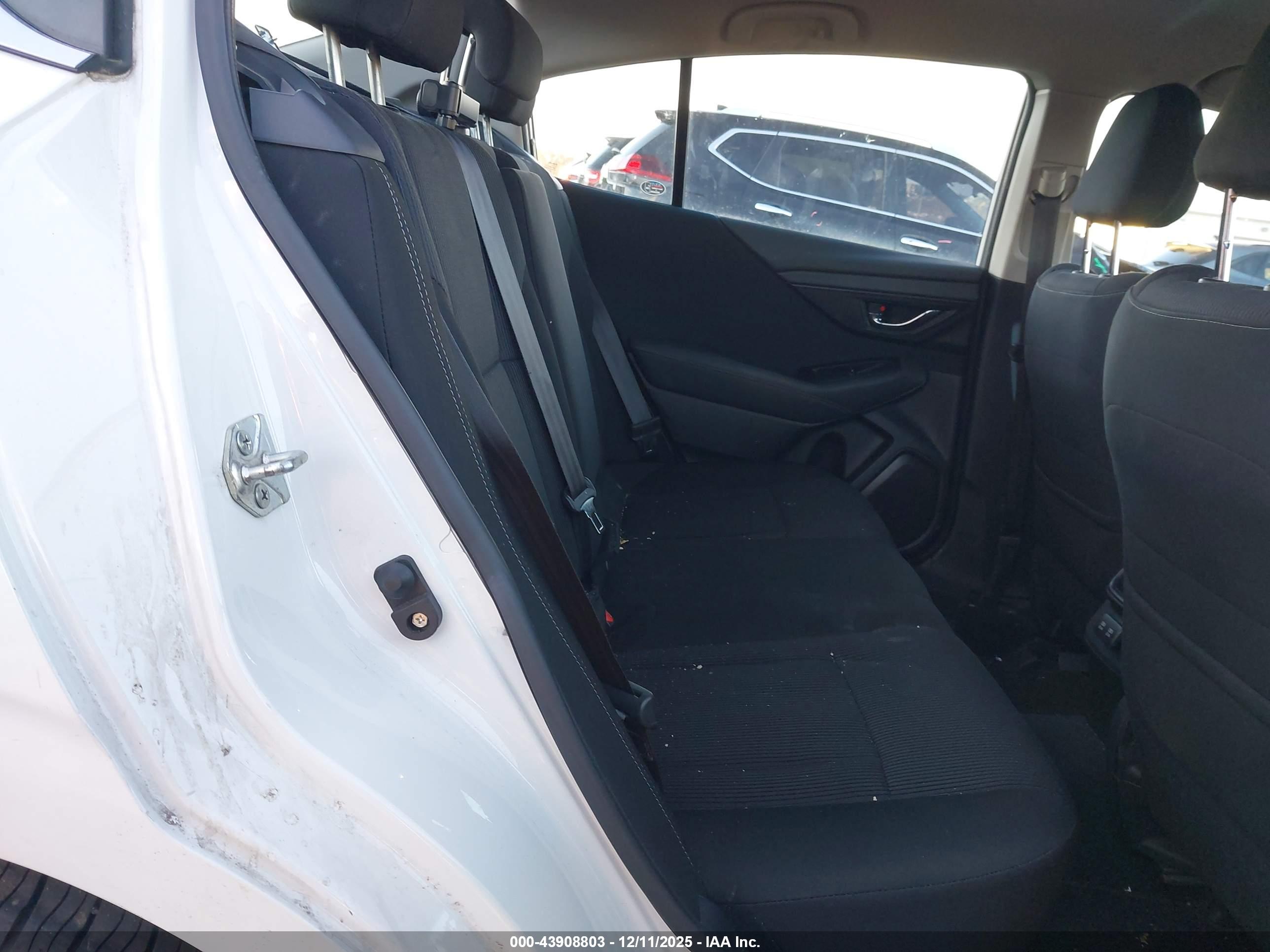 SUBARU LEGACY image 8