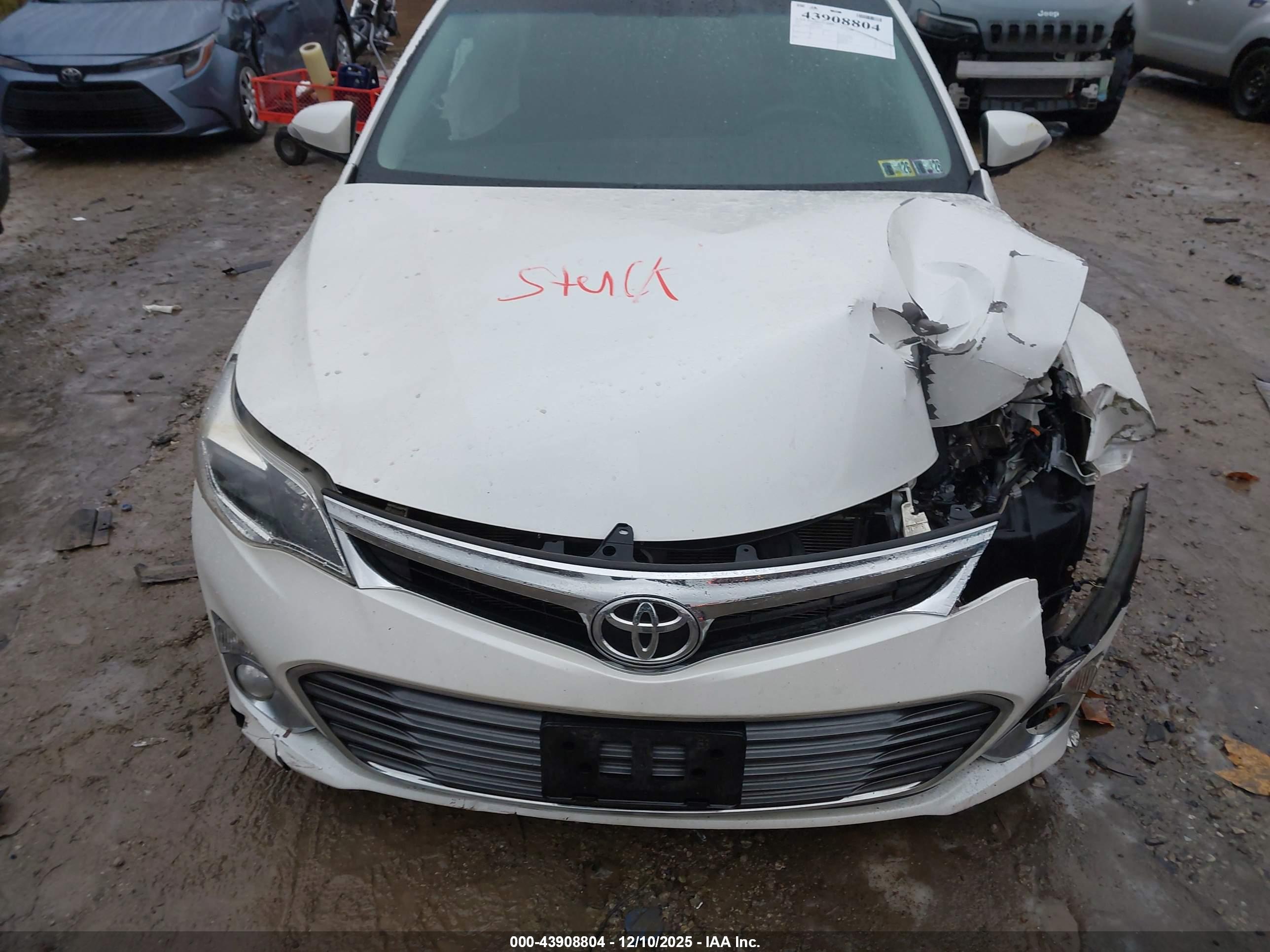 TOYOTA AVALON image 10