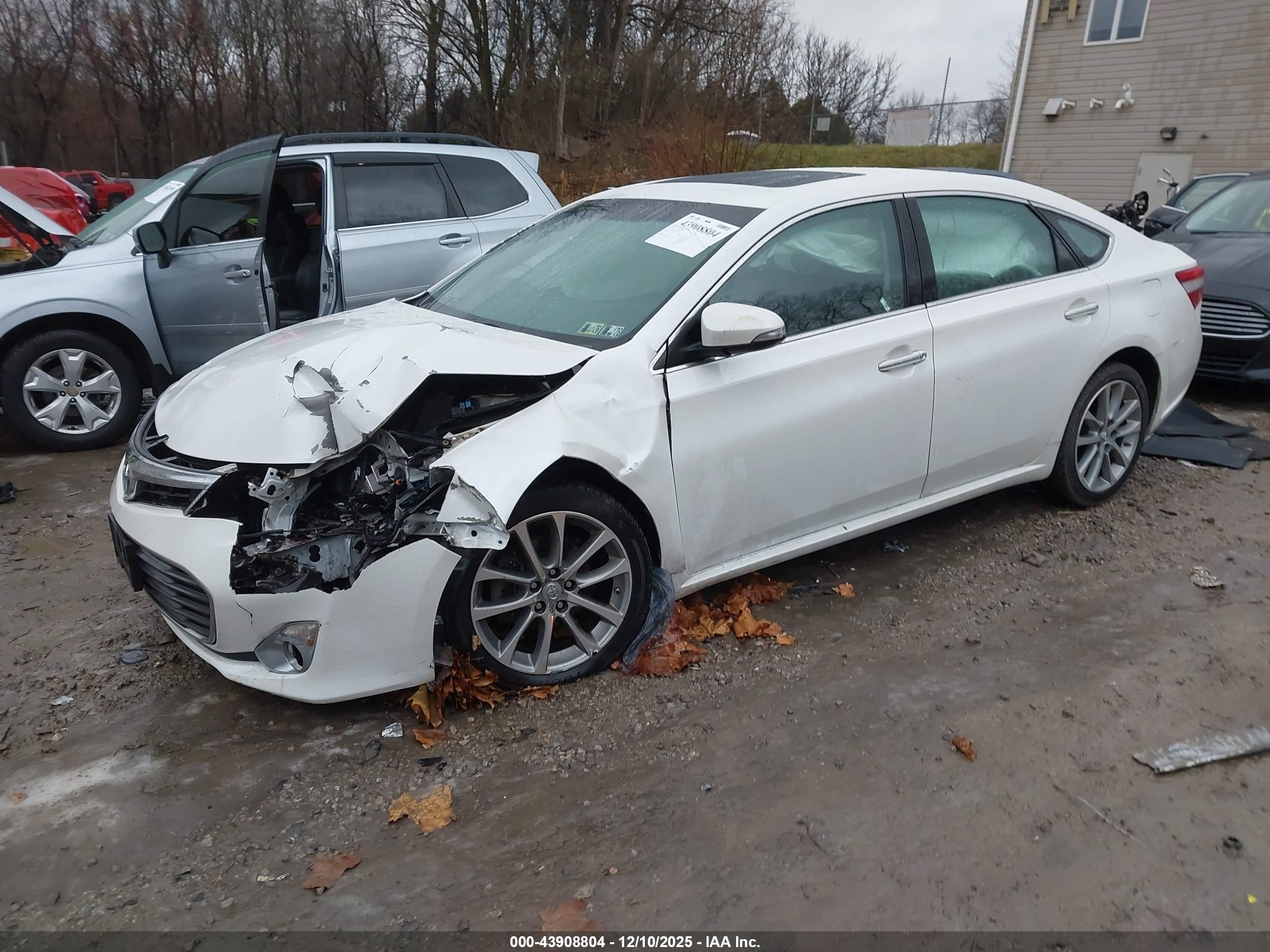 TOYOTA AVALON image 2
