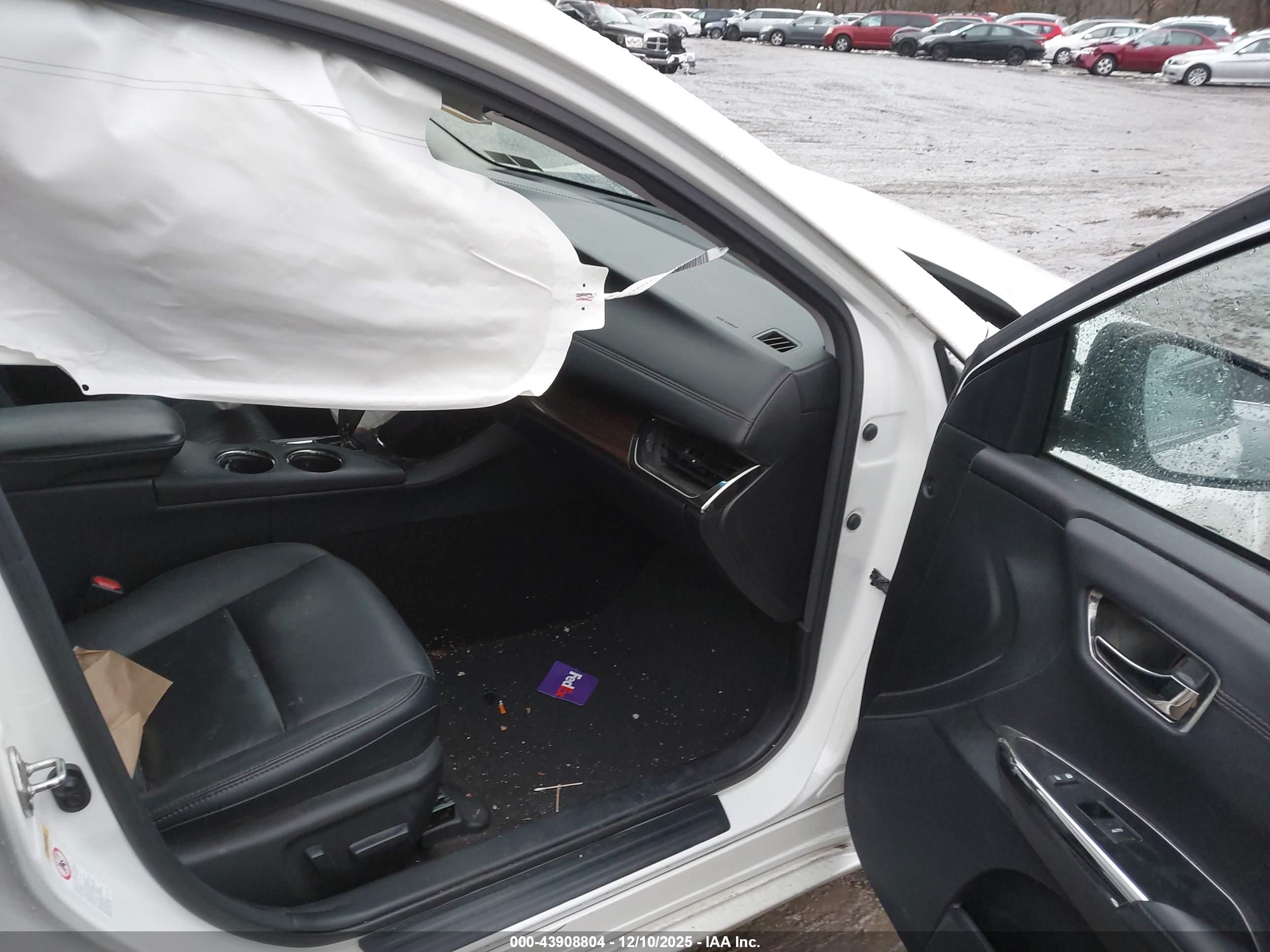 TOYOTA AVALON image 5