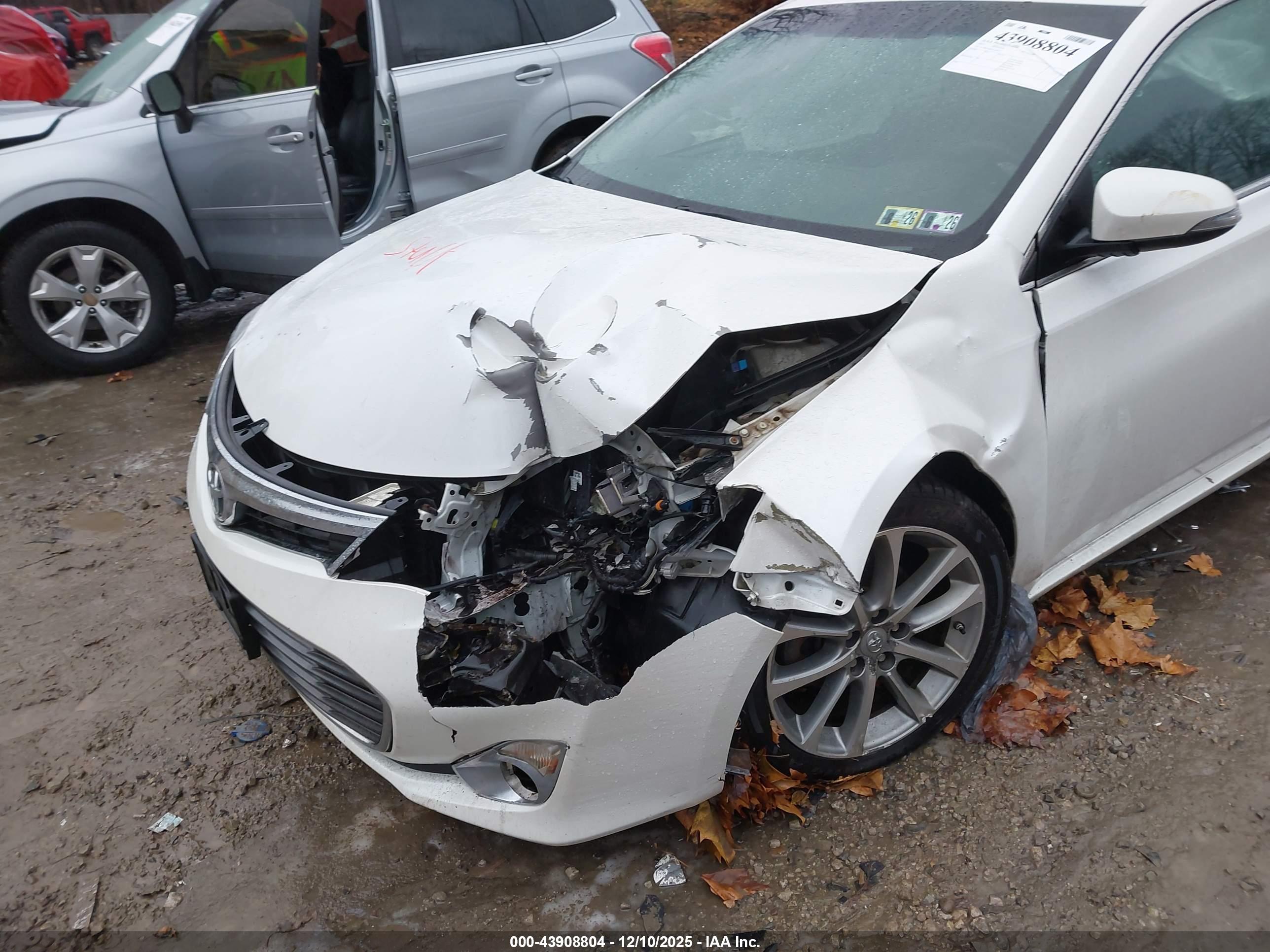 TOYOTA AVALON image 6