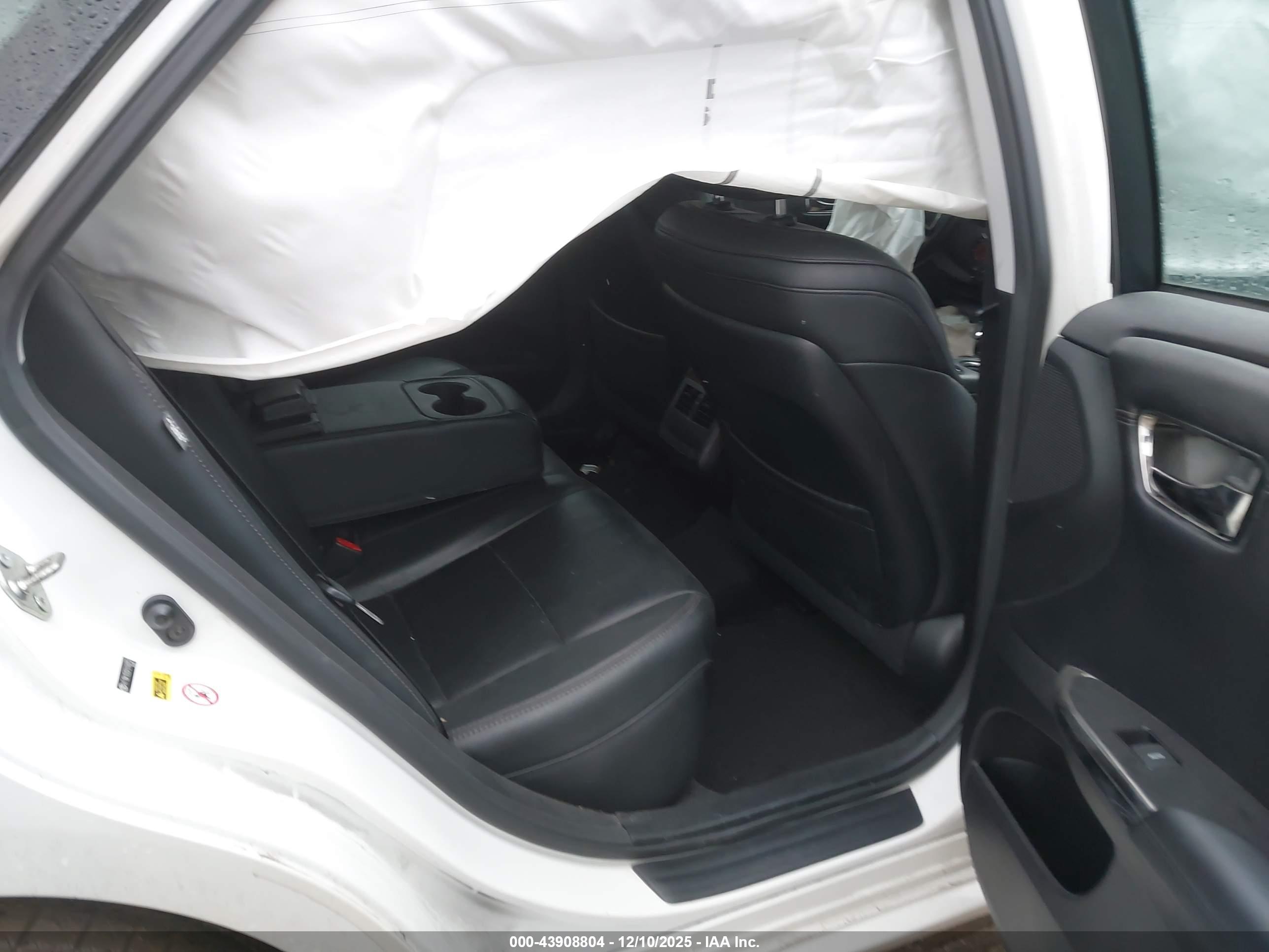 TOYOTA AVALON image 8