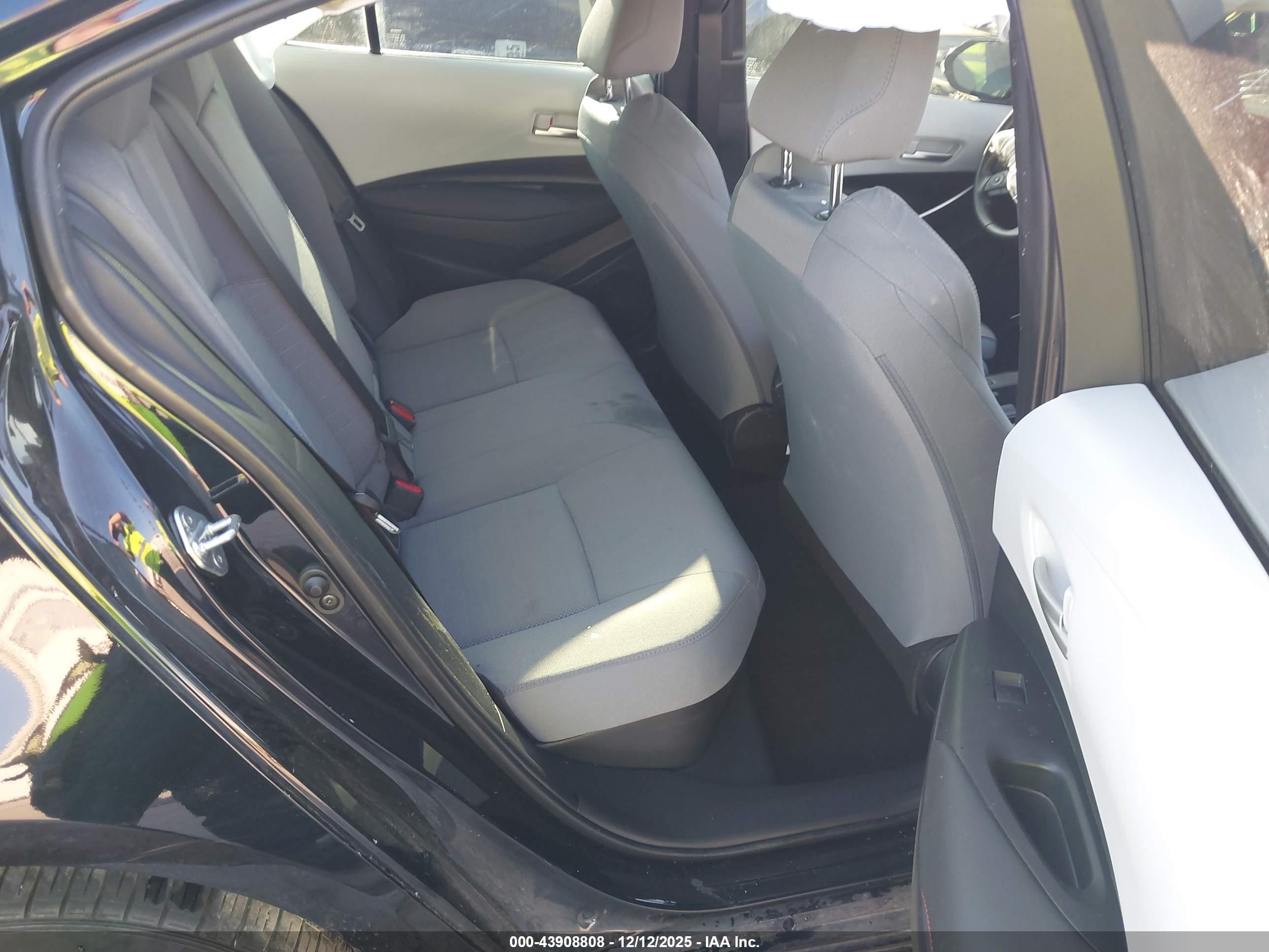 TOYOTA COROLLA image 8