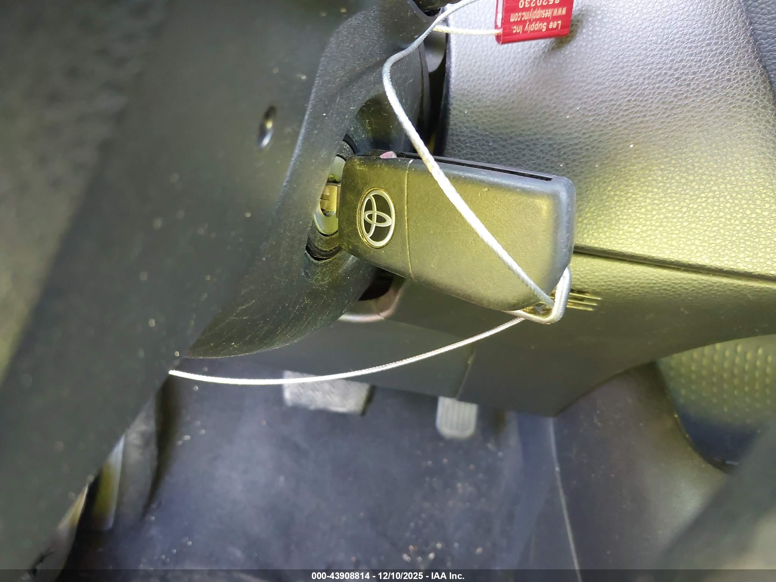 TOYOTA COROLLA image 11