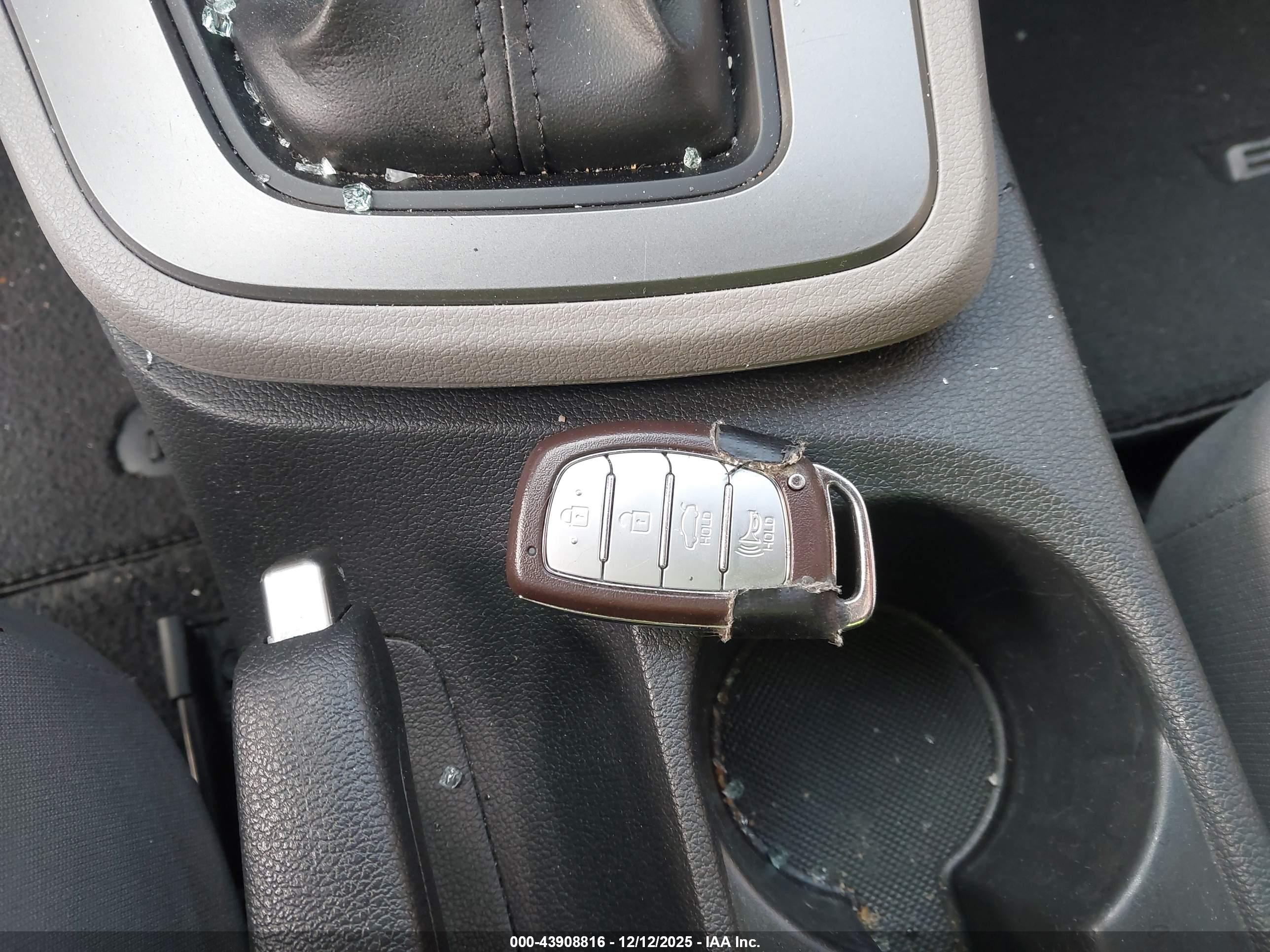 HYUNDAI ELANTRA image 11
