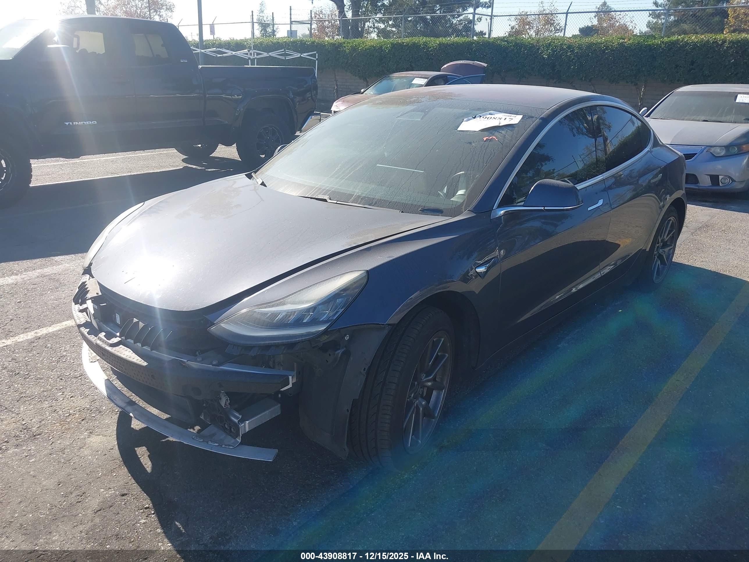 TESLA MODEL image 2