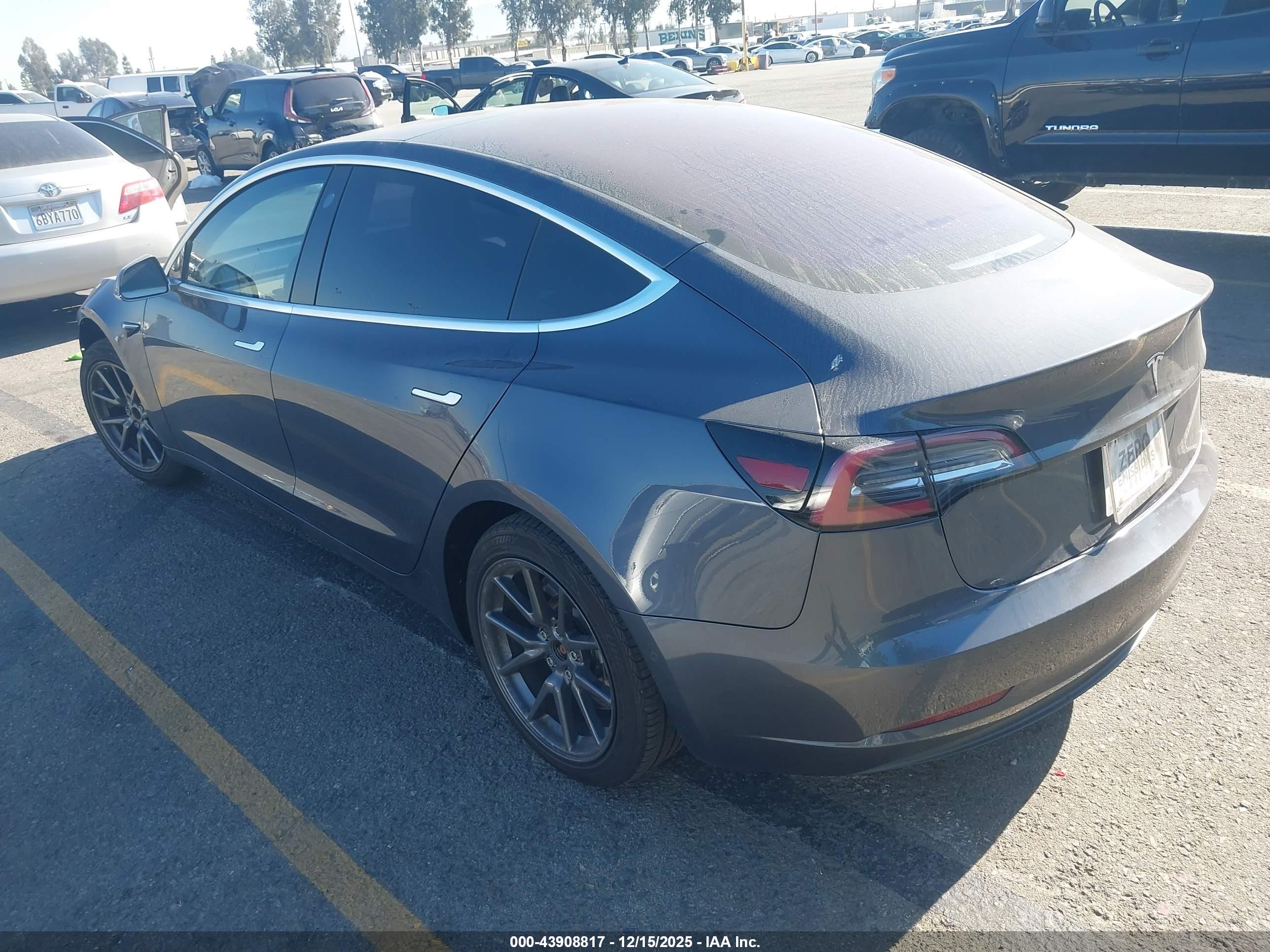 TESLA MODEL image 3