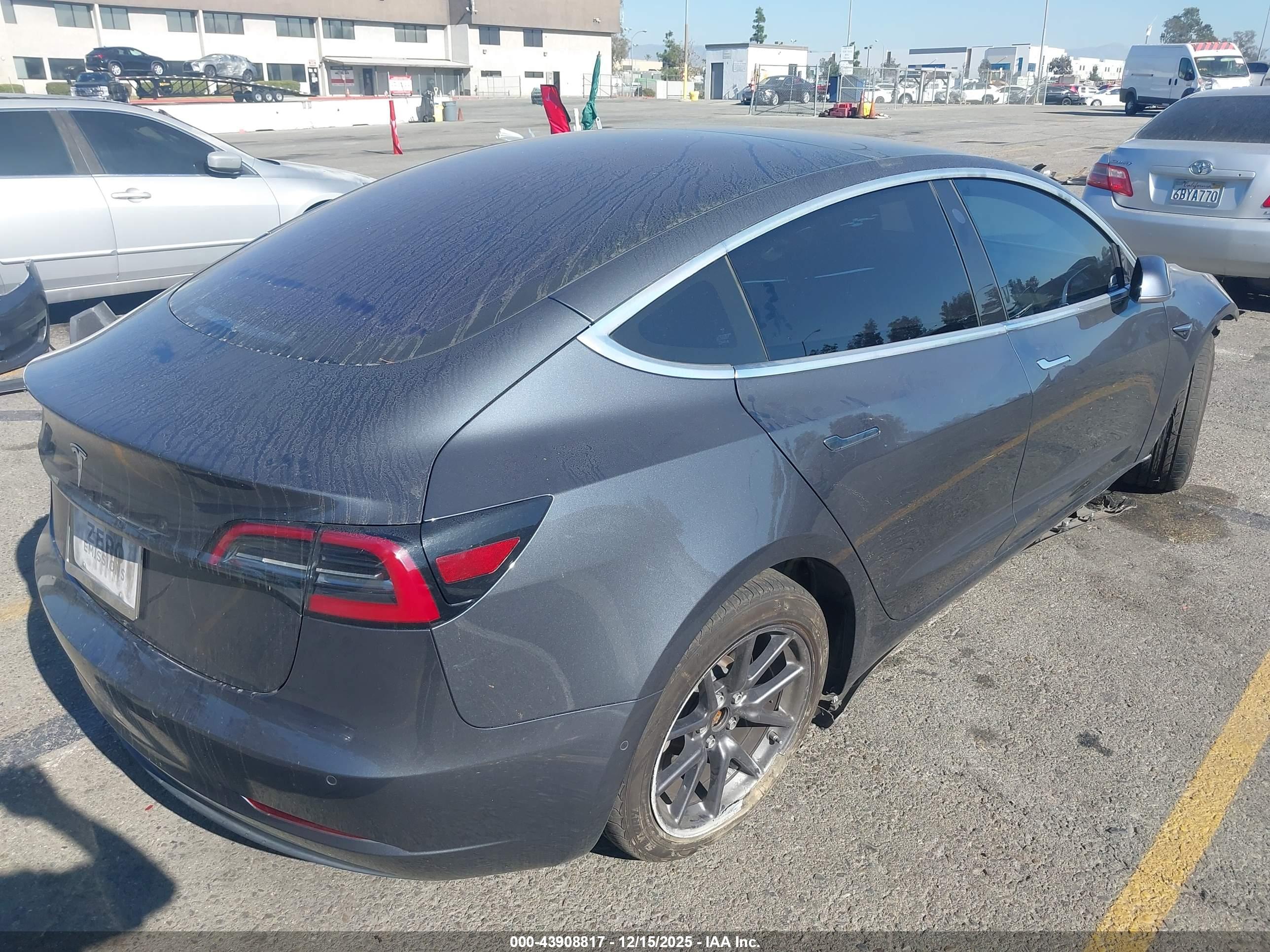 TESLA MODEL image 4