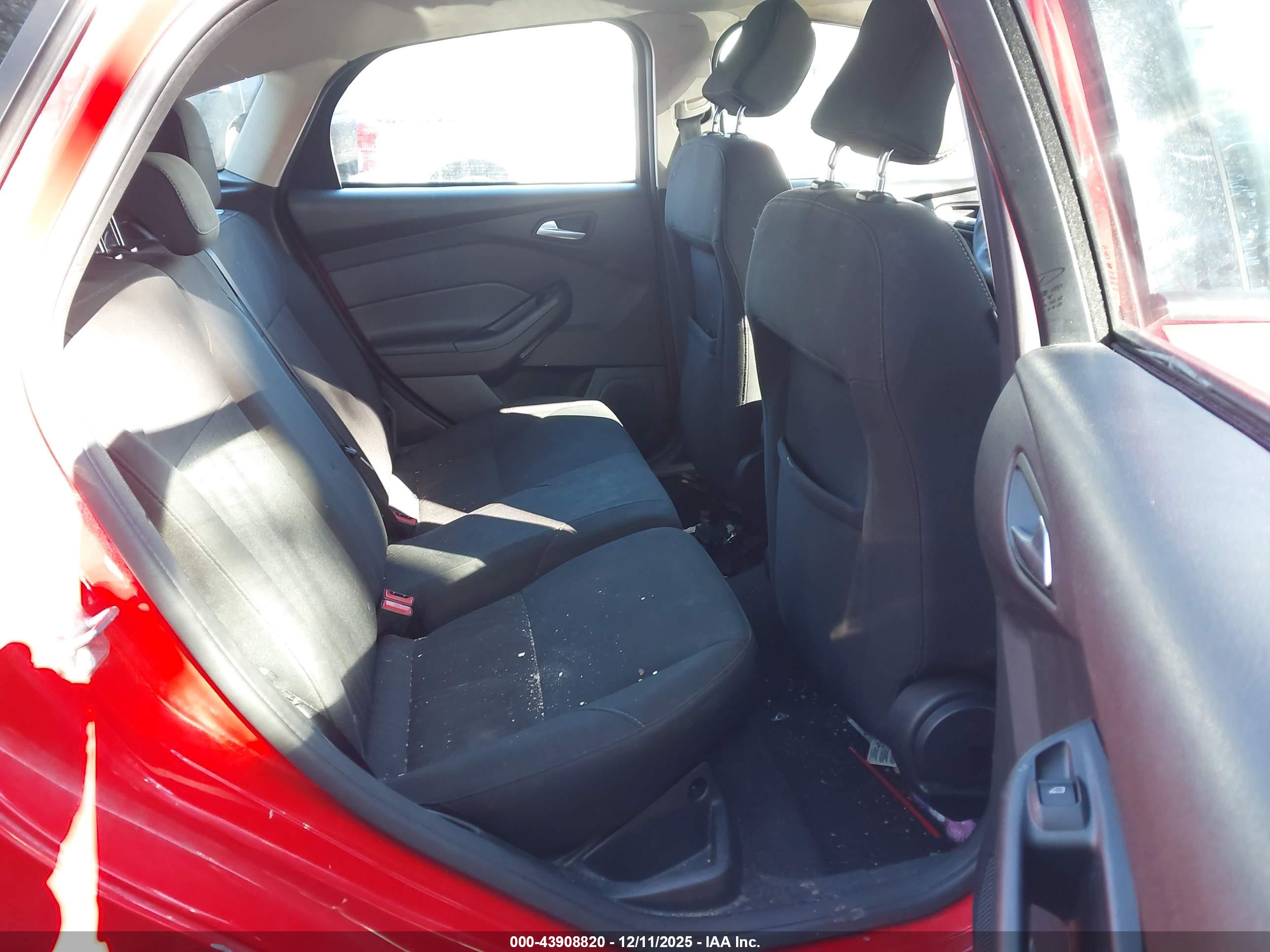 FORD FOCUS image 8