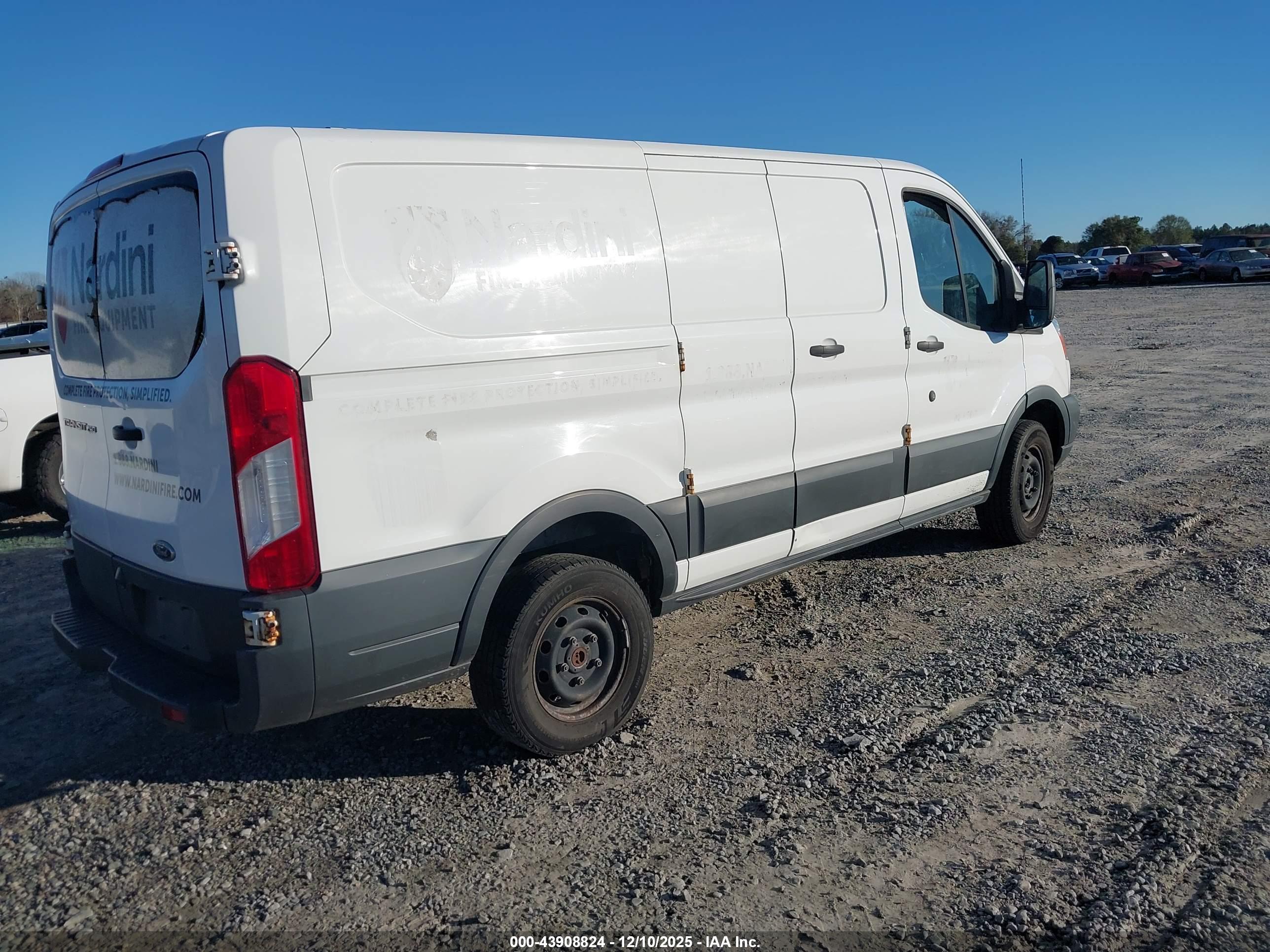 FORD TRANSIT-250 image 4