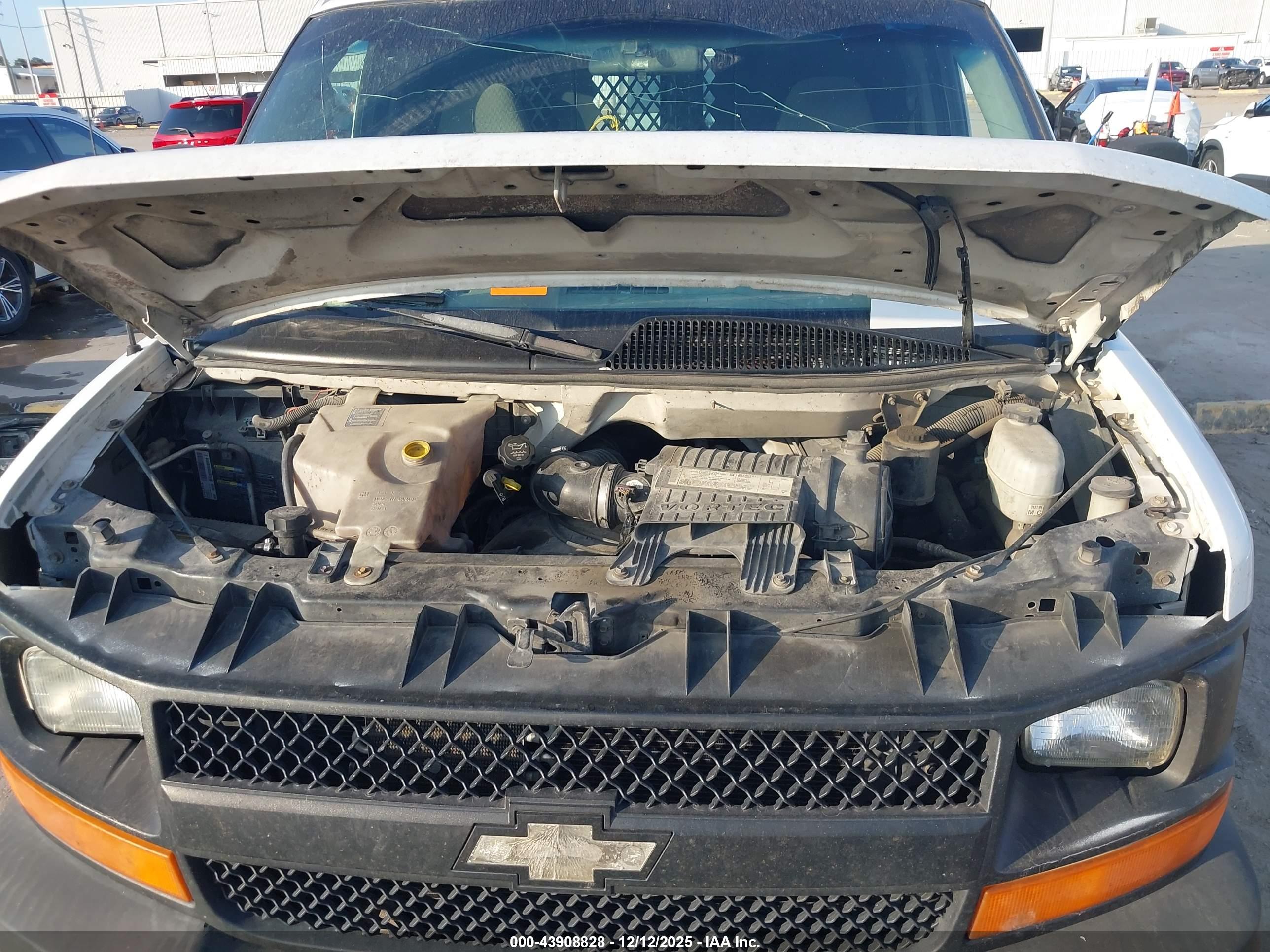CHEVROLET EXPRESS image 10