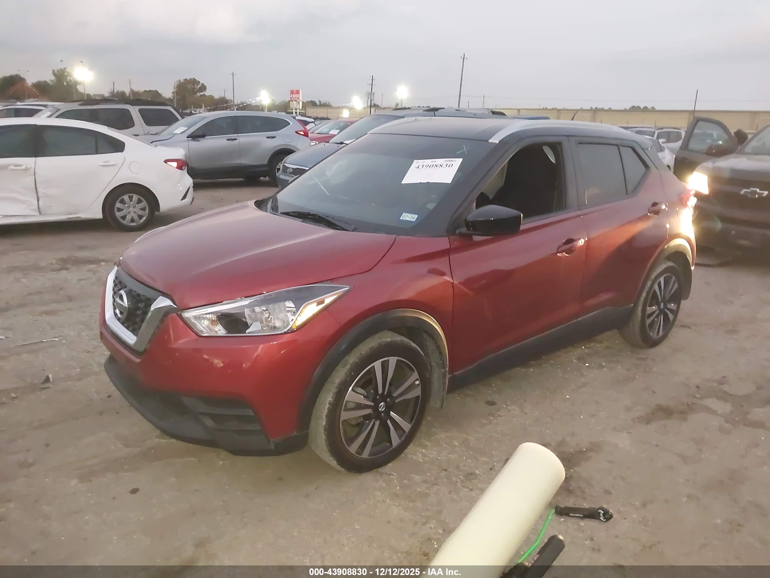 NISSAN KICKS image 2