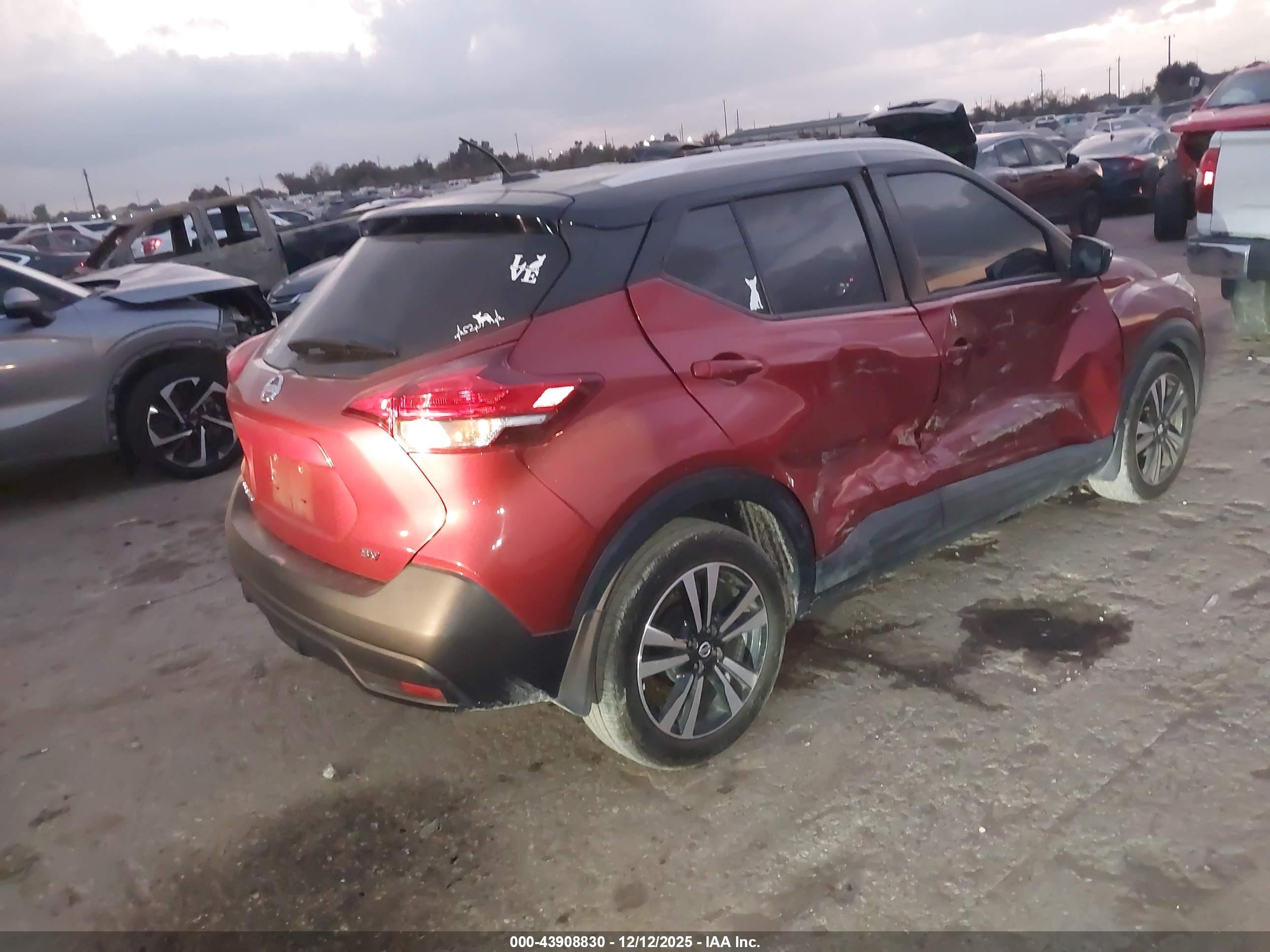 NISSAN KICKS image 4