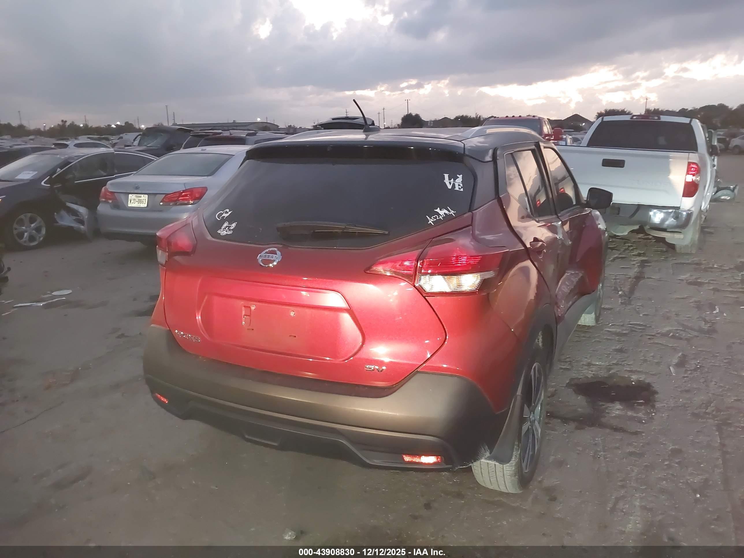 NISSAN KICKS image 6