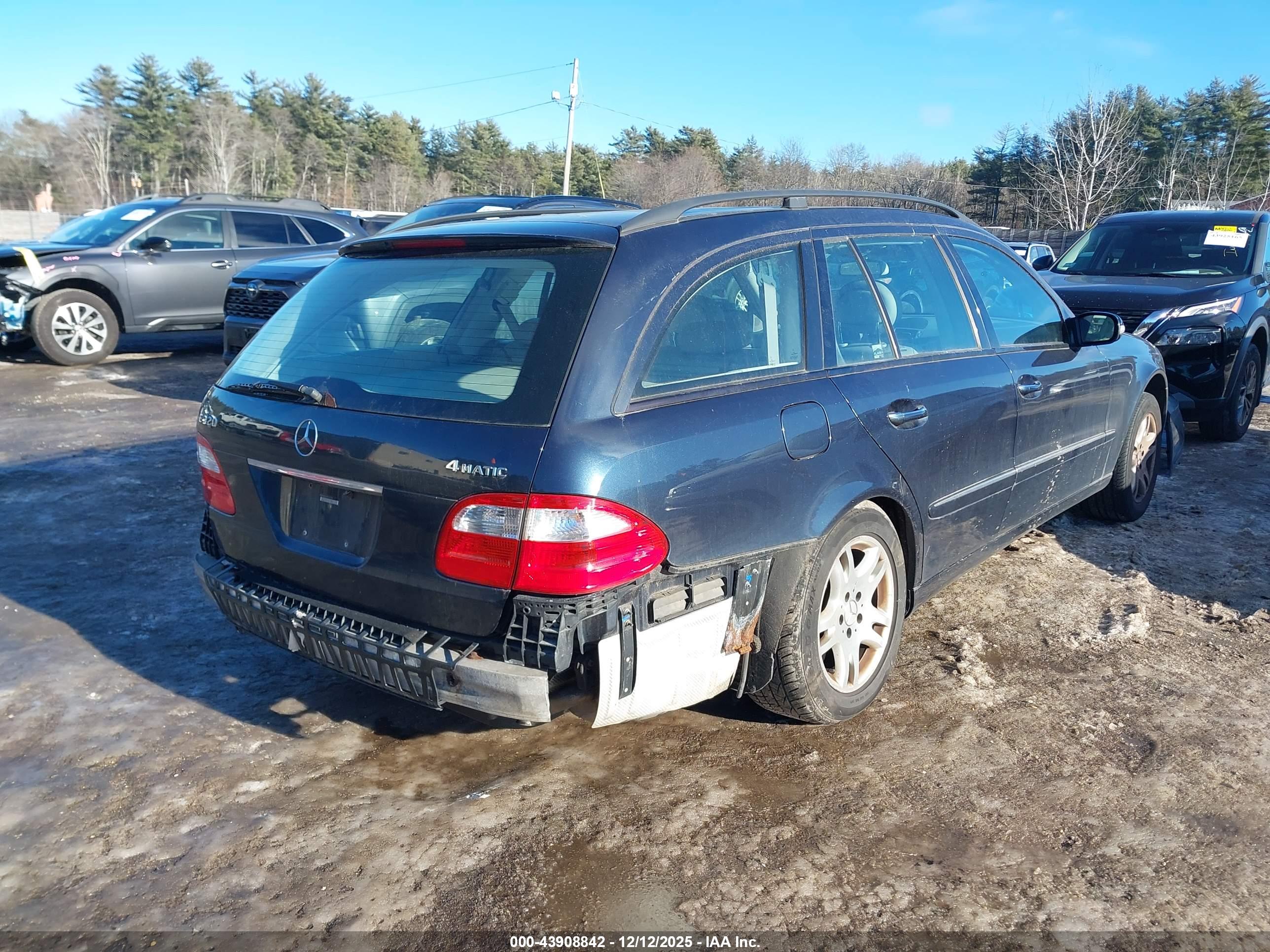 MERCEDES-BENZ E image 4