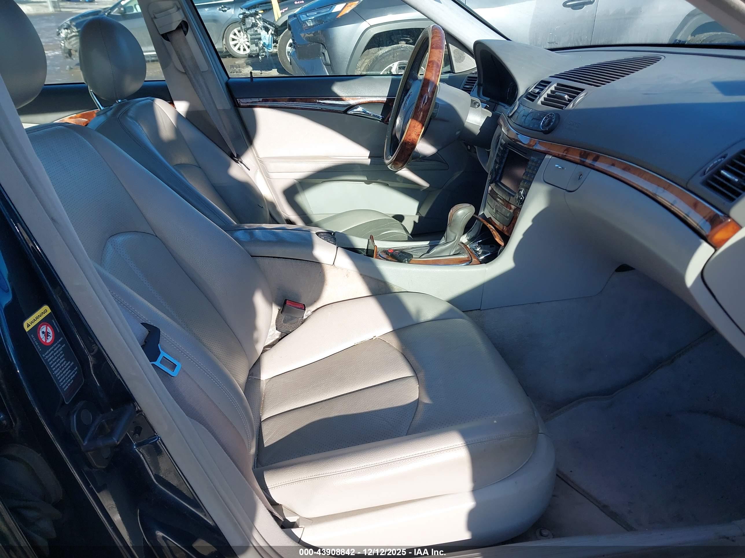 MERCEDES-BENZ E image 5