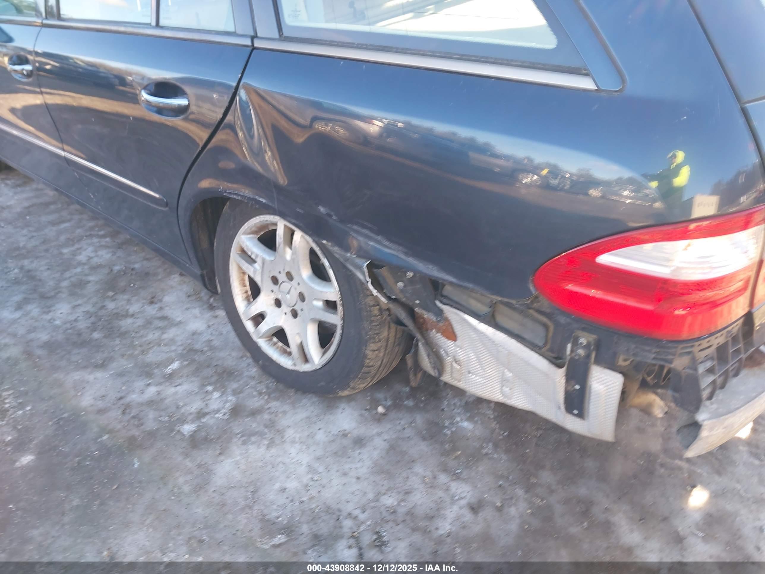 MERCEDES-BENZ E image 6