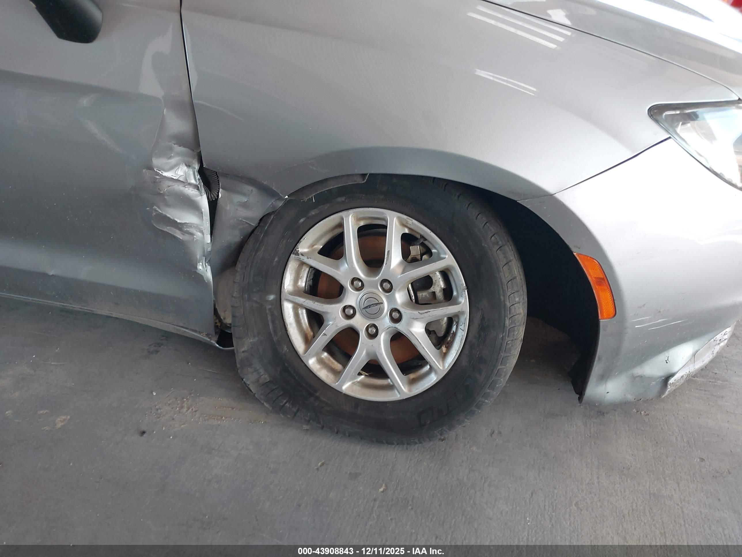 CHRYSLER VOYAGER image 6