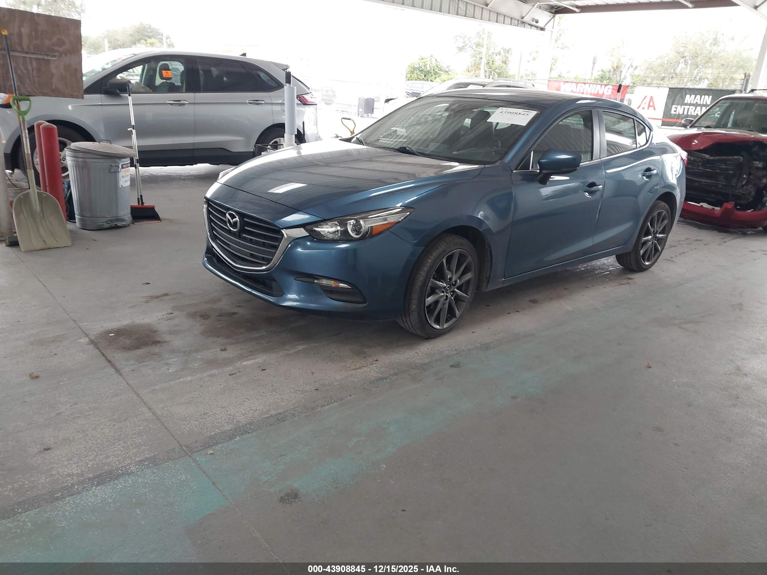MAZDA MAZDA3 image 2