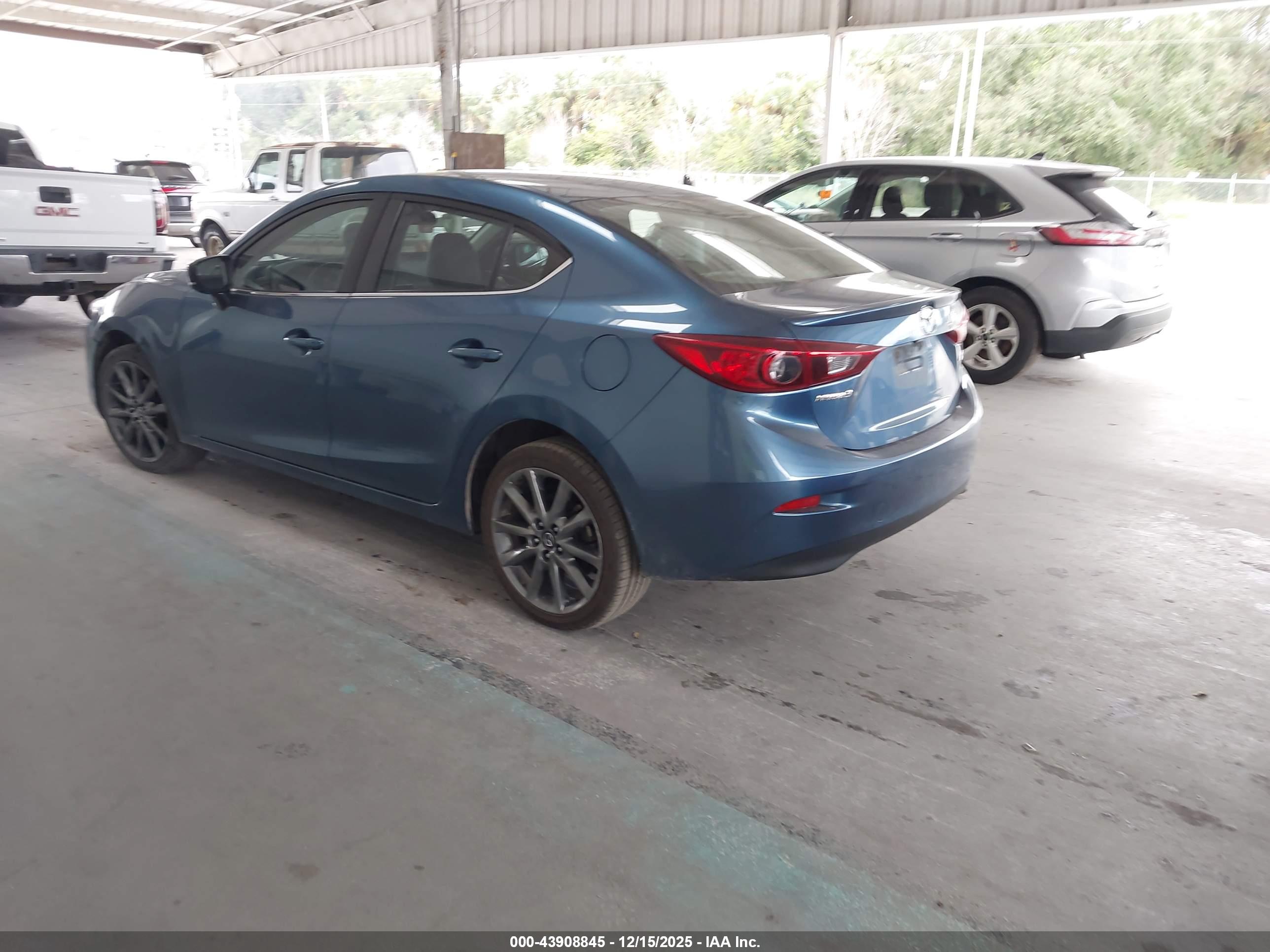 MAZDA MAZDA3 image 3