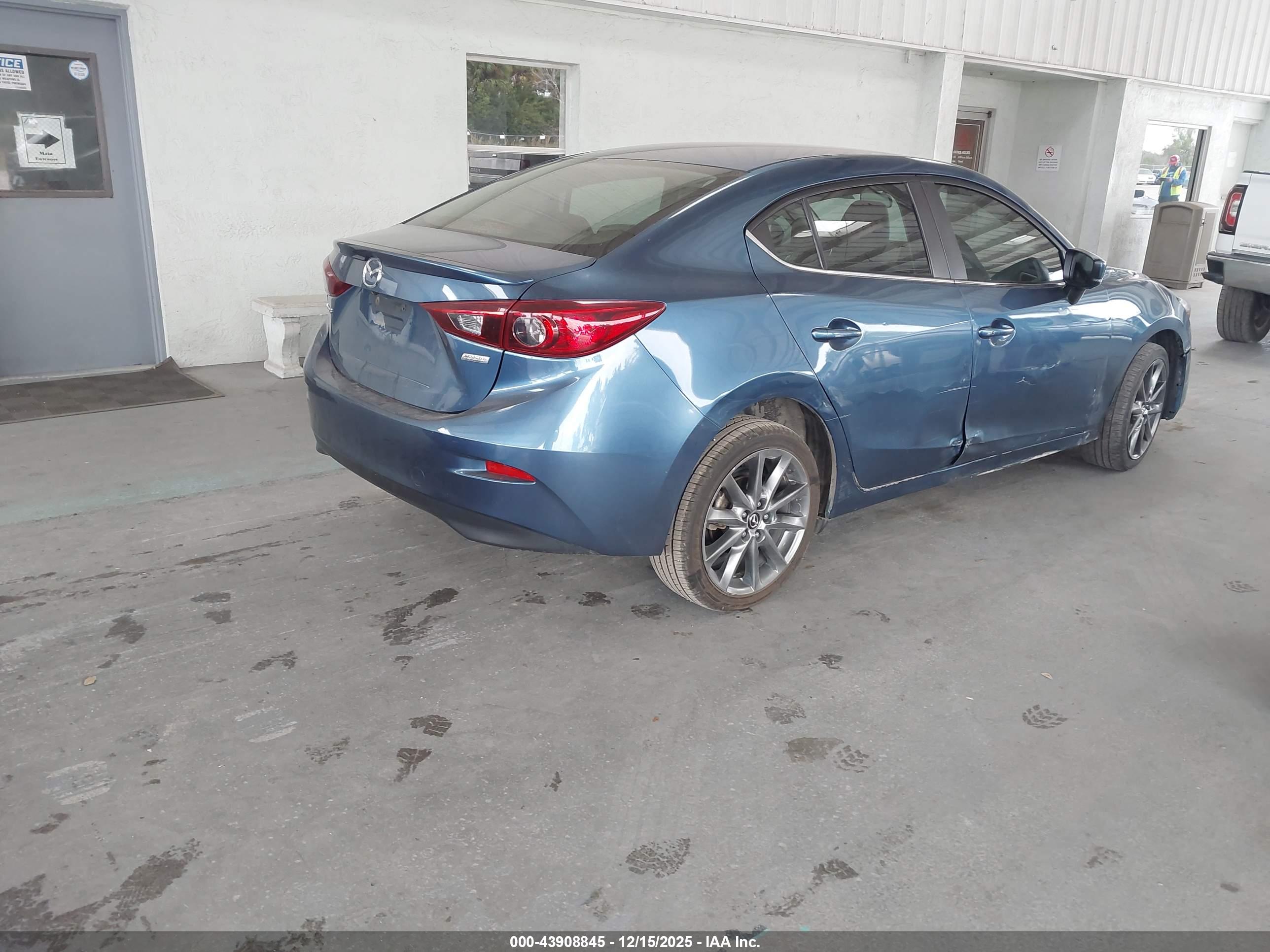MAZDA MAZDA3 image 4