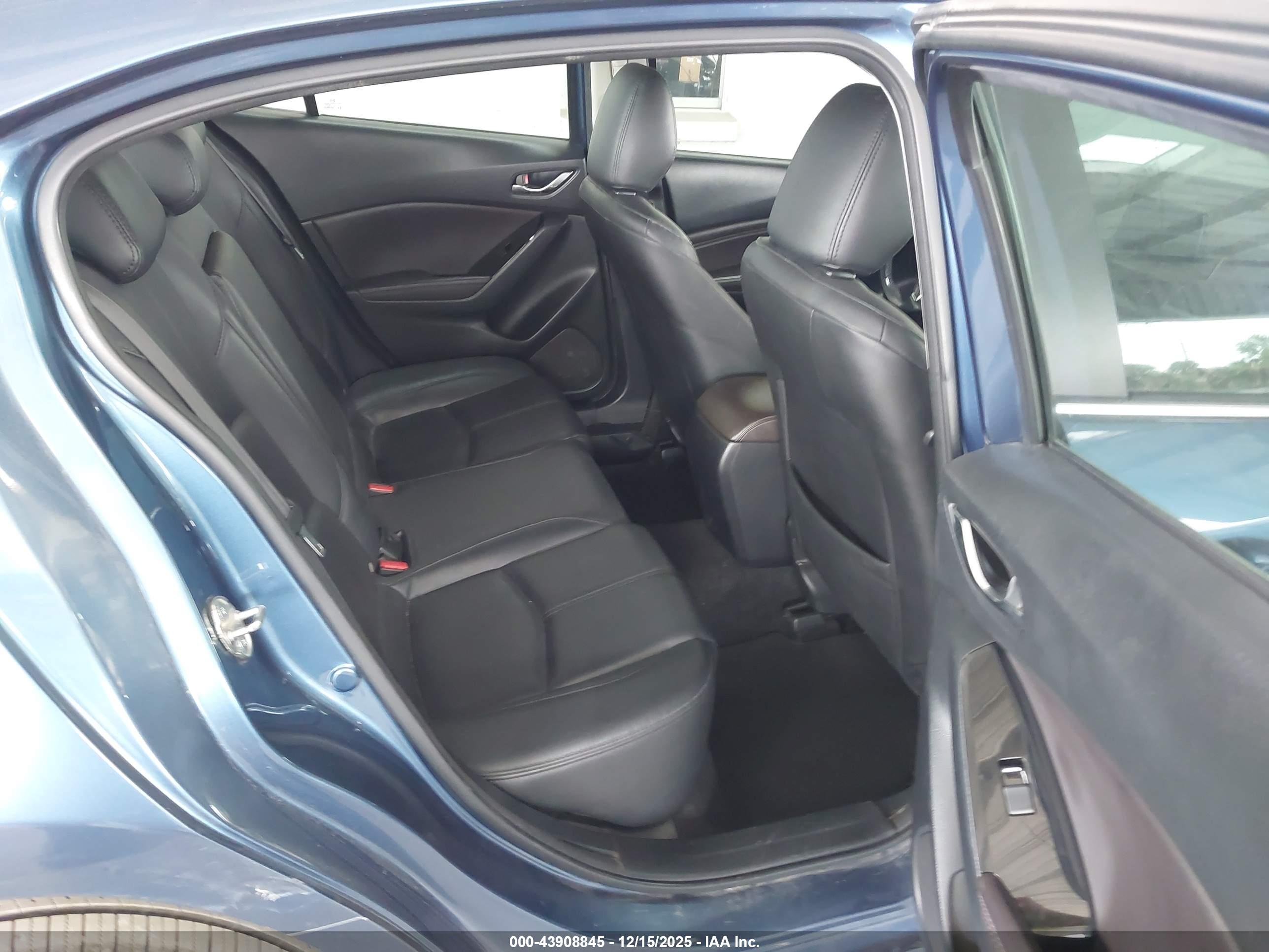 MAZDA MAZDA3 image 8