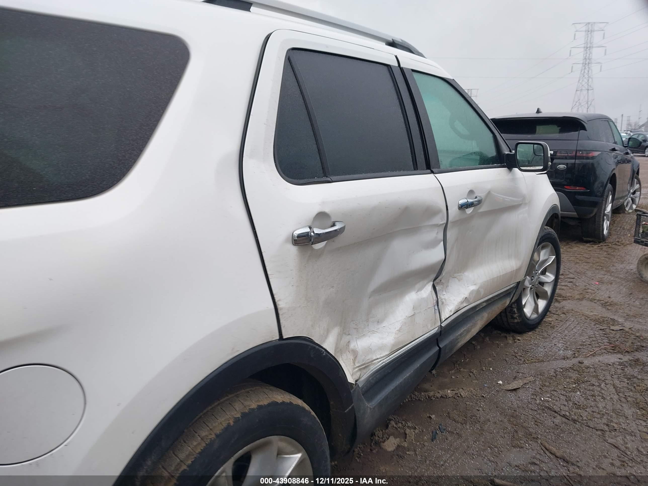 FORD EXPLORER image 6