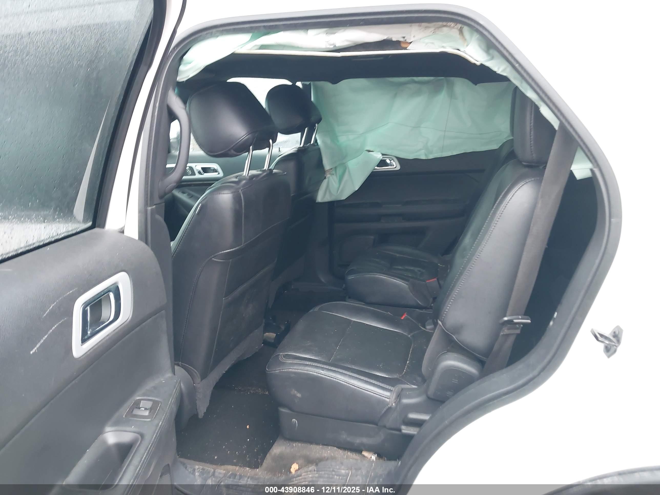 FORD EXPLORER image 8