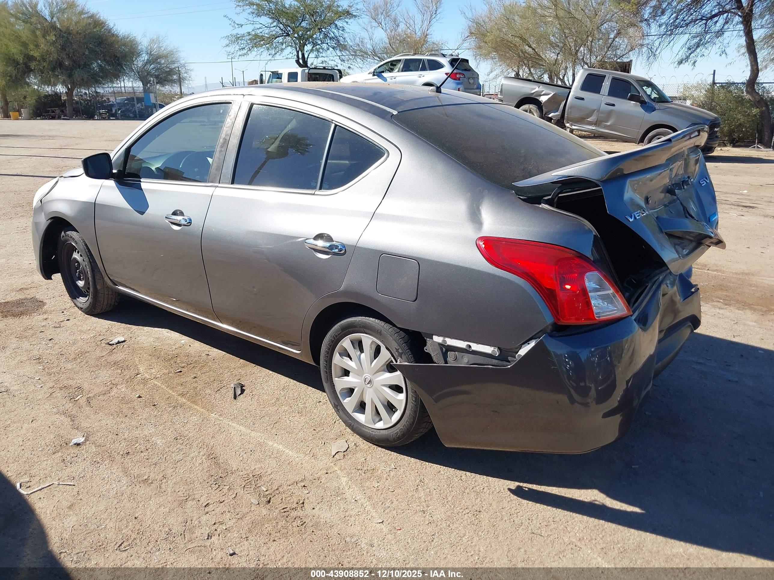 NISSAN VERSA image 3