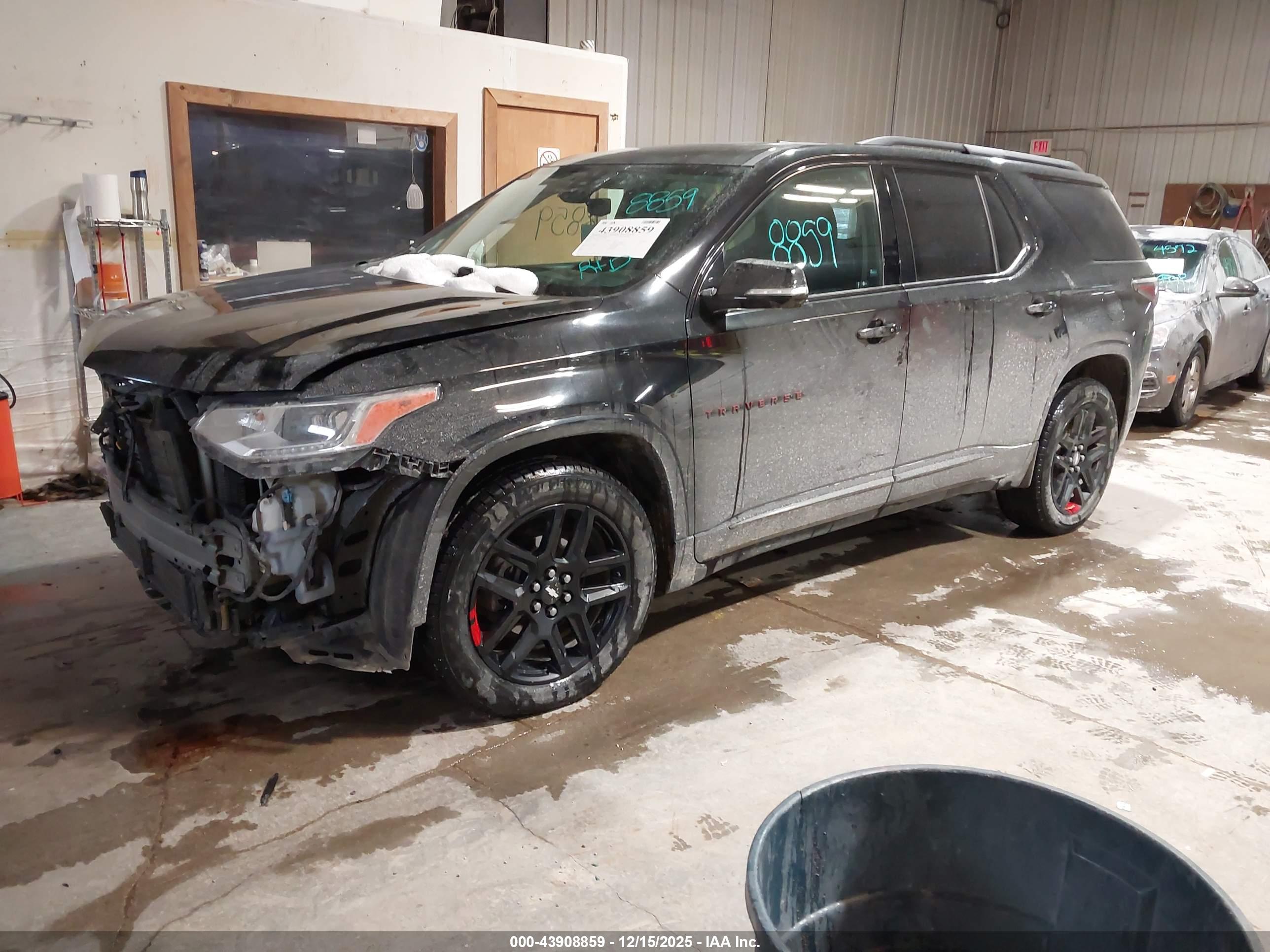 CHEVROLET TRAVERSE image 2