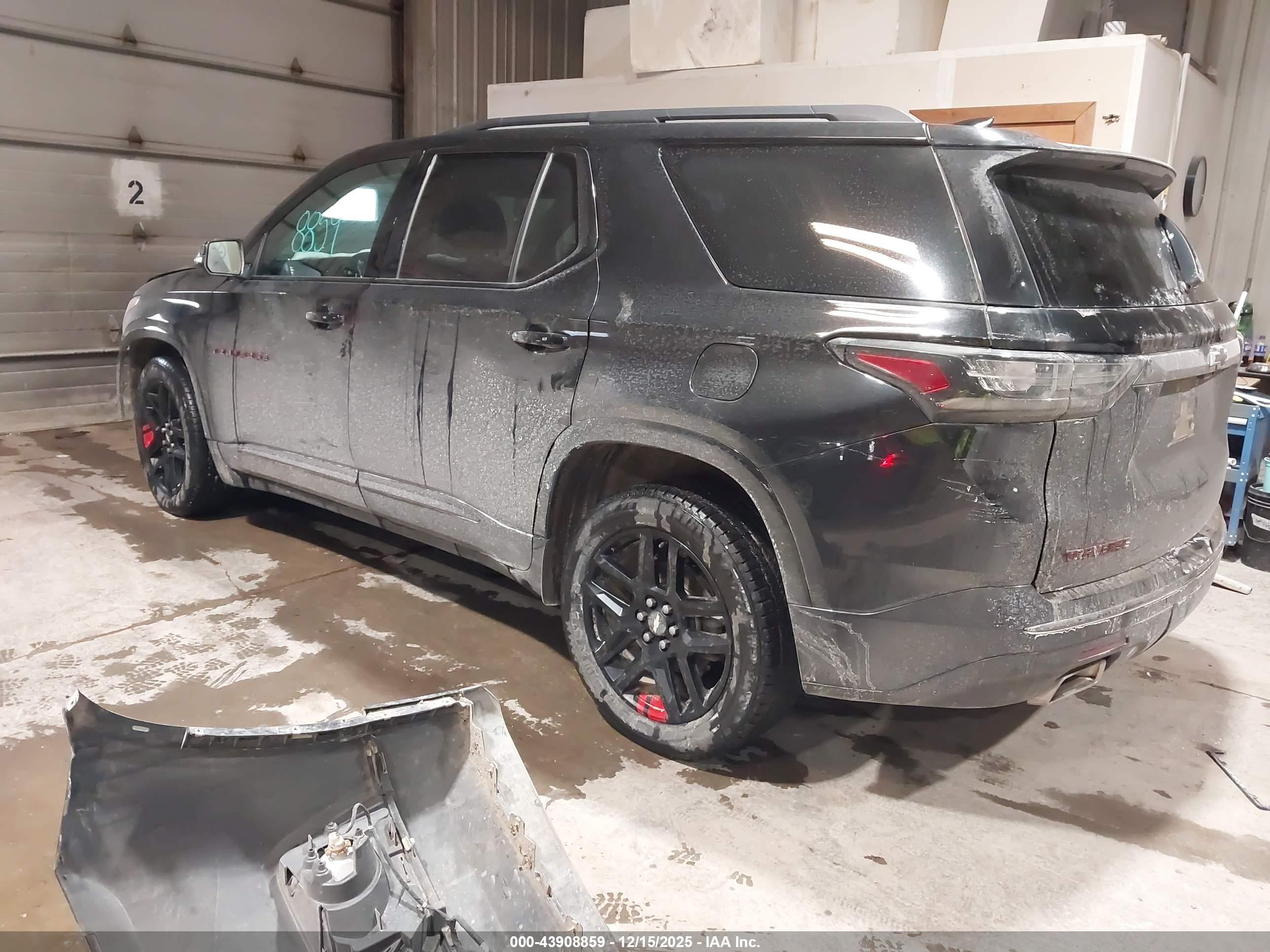 CHEVROLET TRAVERSE image 3