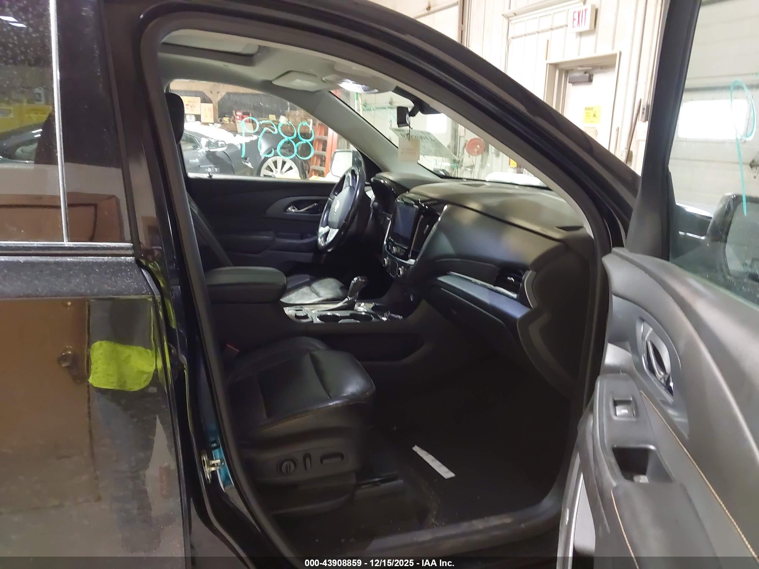 CHEVROLET TRAVERSE image 5