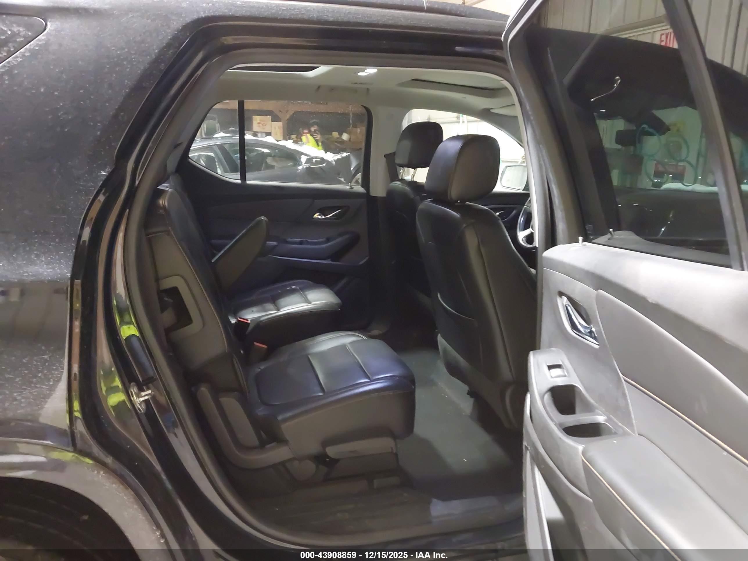 CHEVROLET TRAVERSE image 8