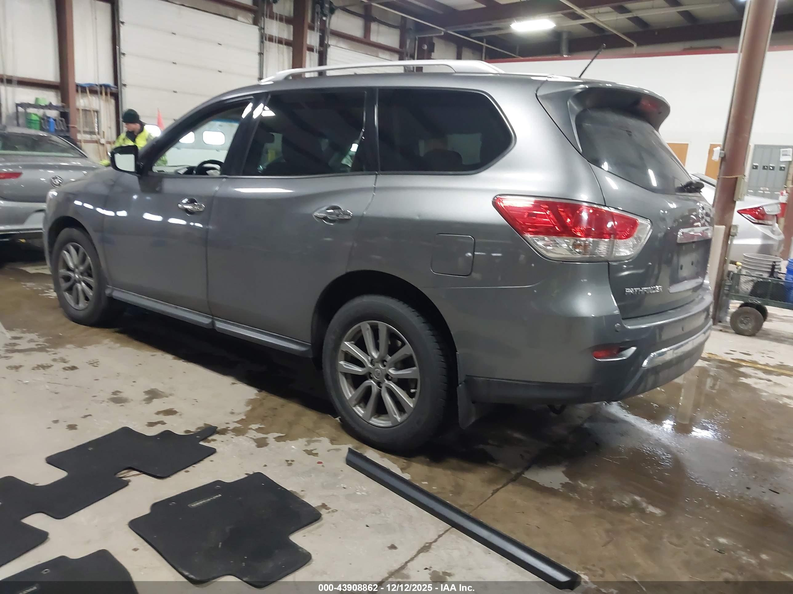 NISSAN PATHFINDER image 3