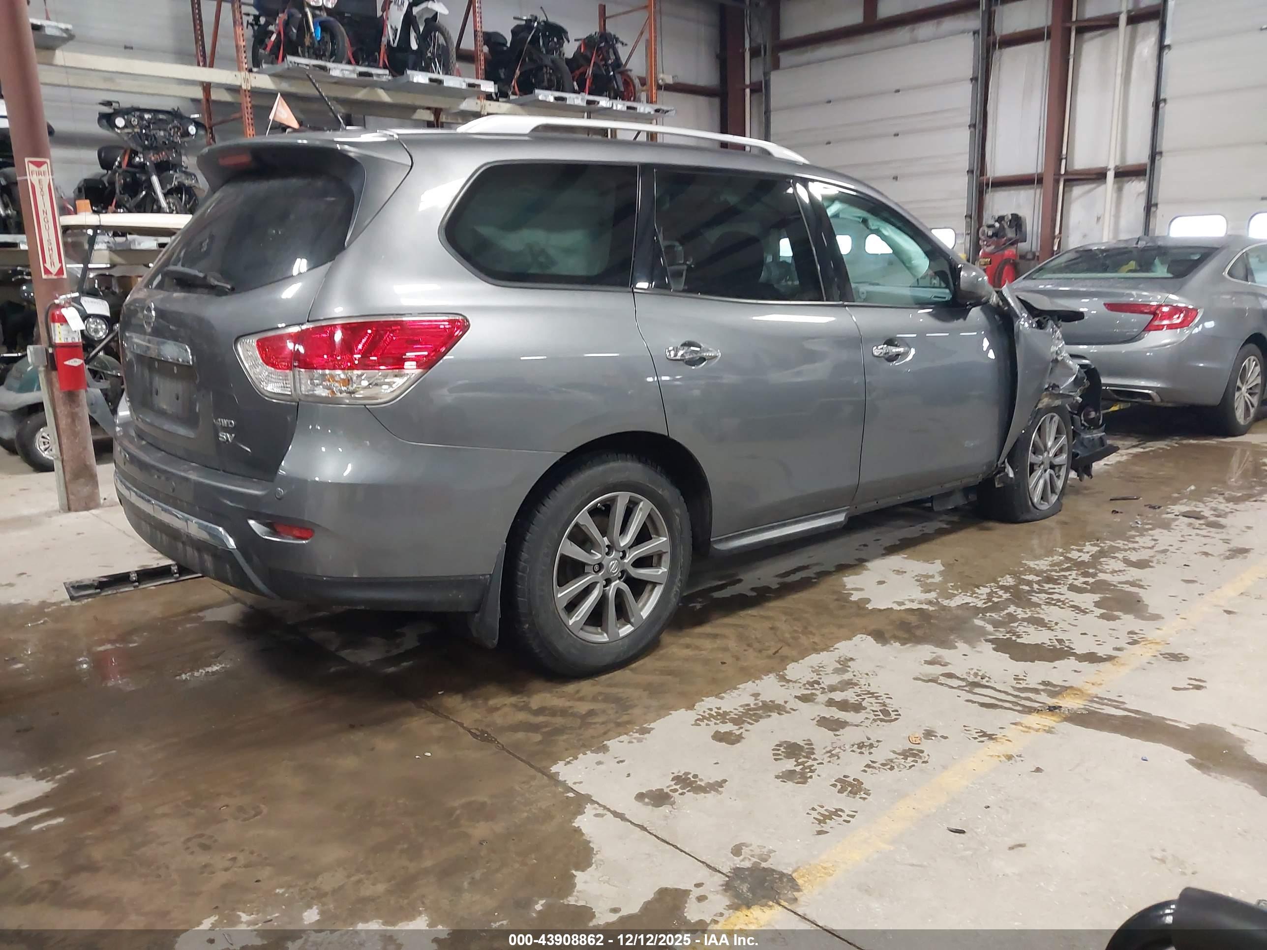 NISSAN PATHFINDER image 4