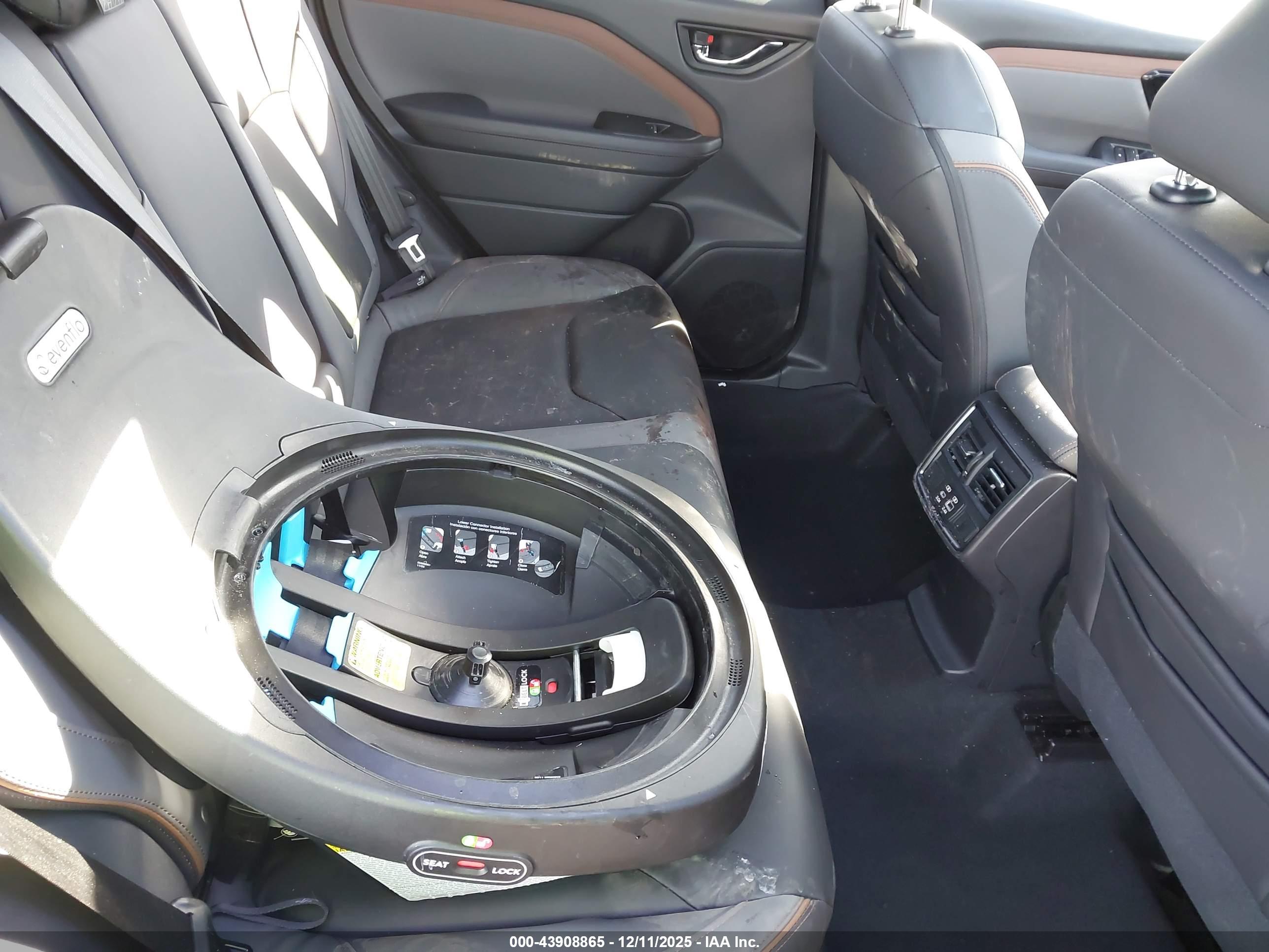 SUBARU FORESTER image 8