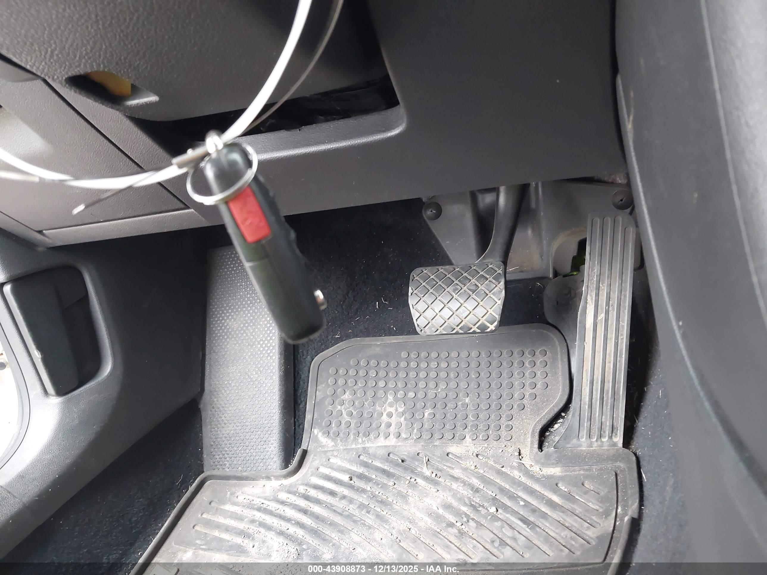 VOLKSWAGEN BEETLE image 11