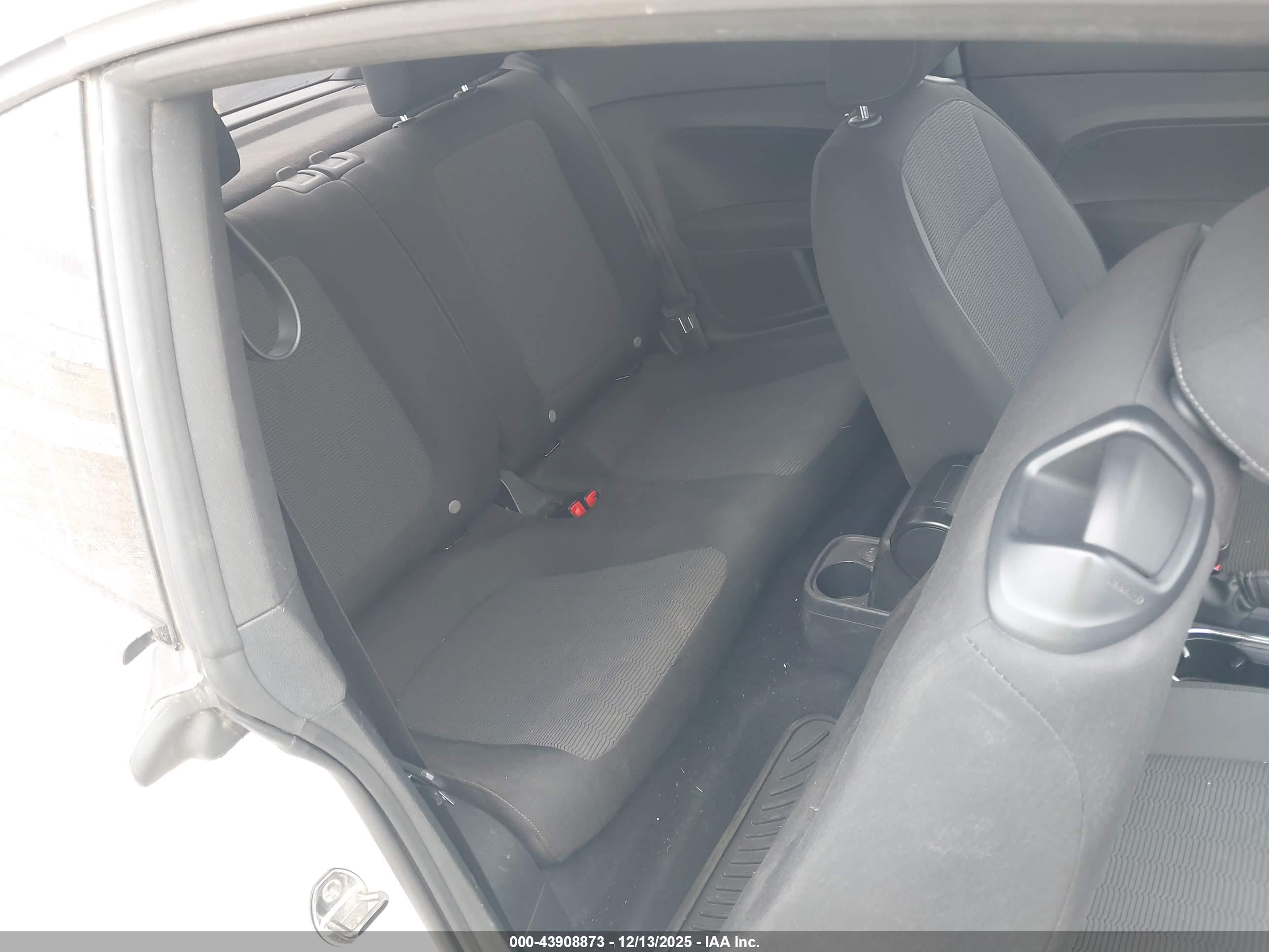 VOLKSWAGEN BEETLE image 8