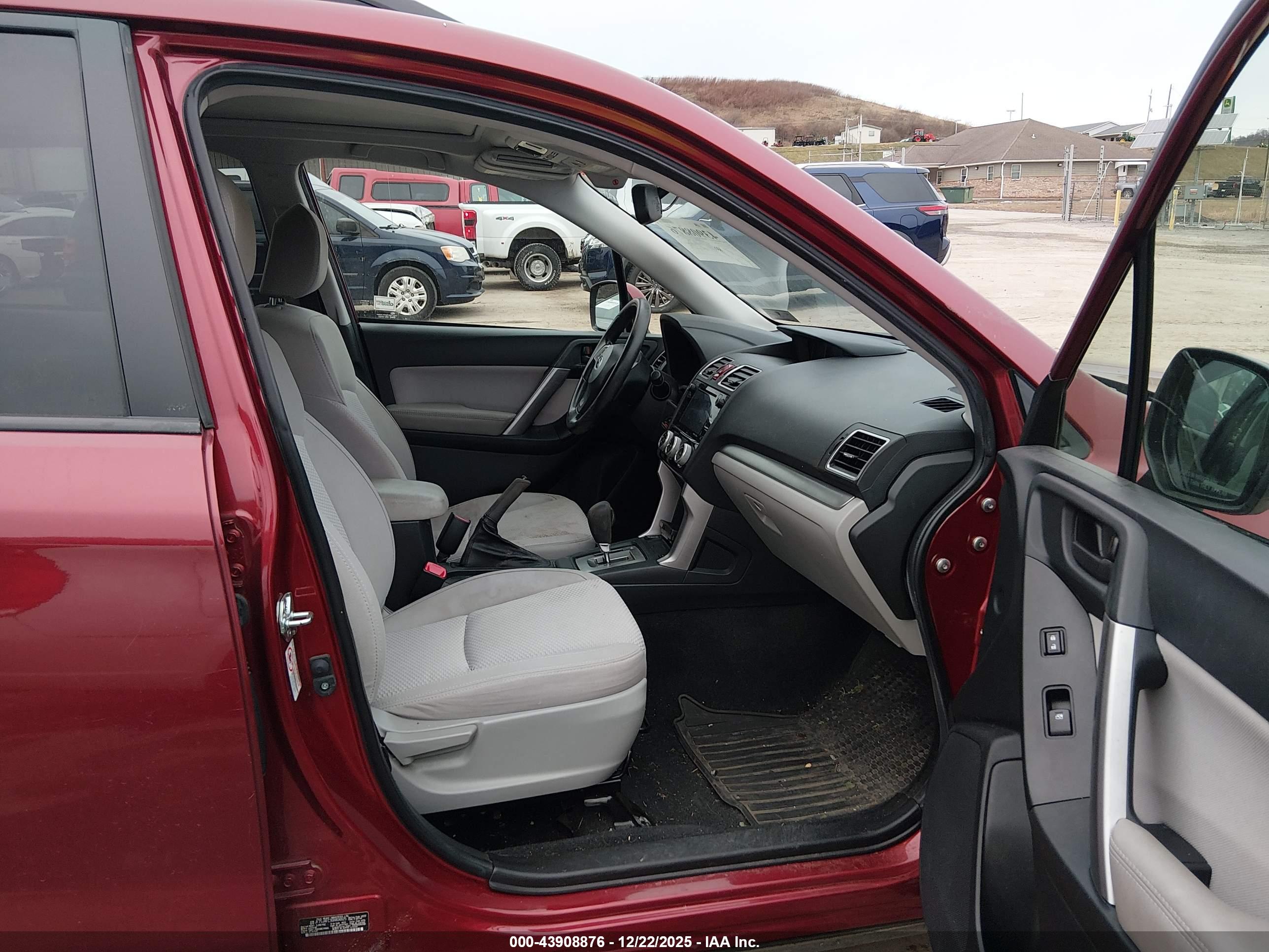 SUBARU FORESTER image 5